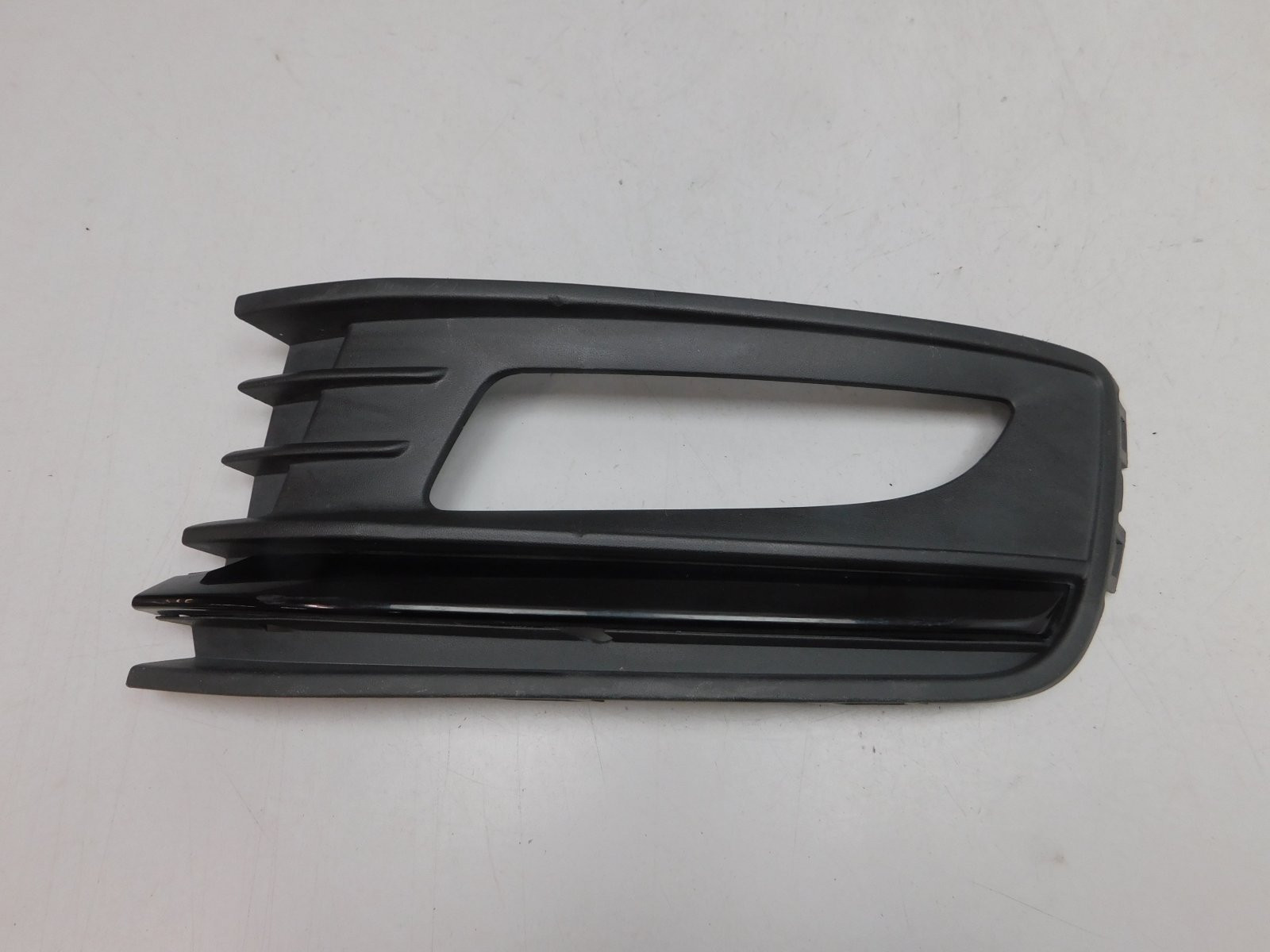 Решетка в бампер левая Volkswagen Polo Sedan 2011-2020