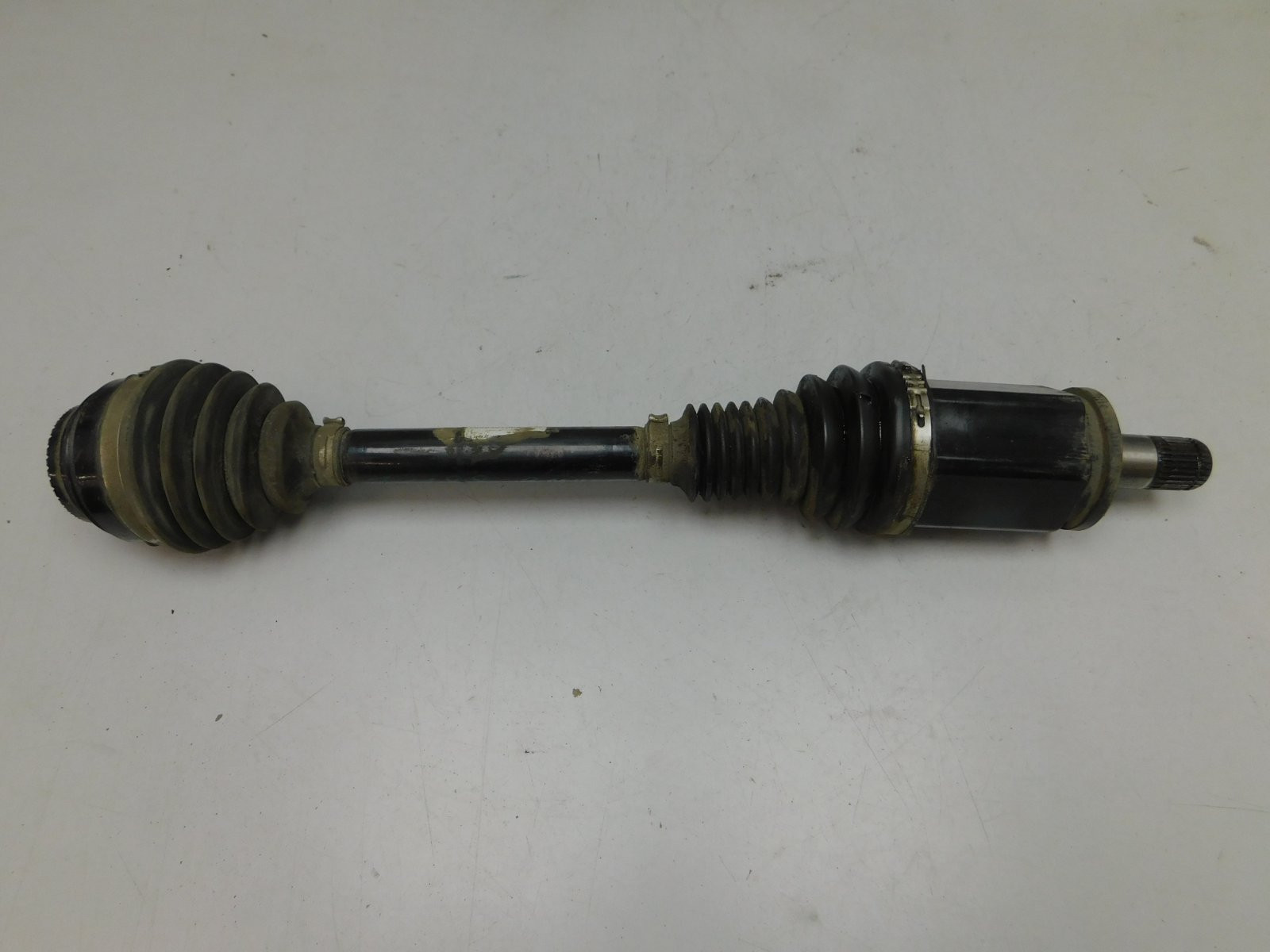 Полуось левая (привод) BMW 5-серия G30 2016>