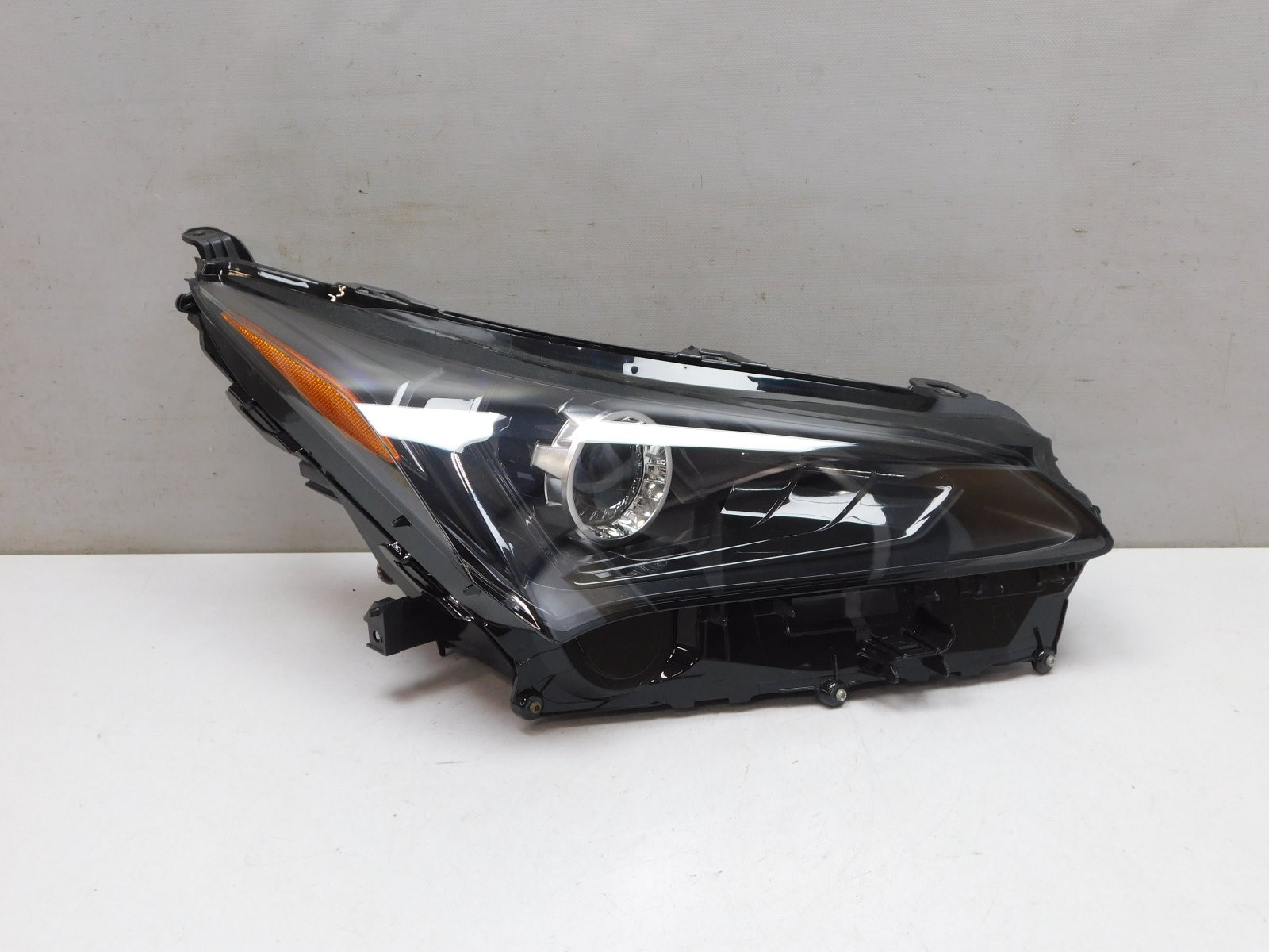 Фара правая Lexus NX 200 2014>