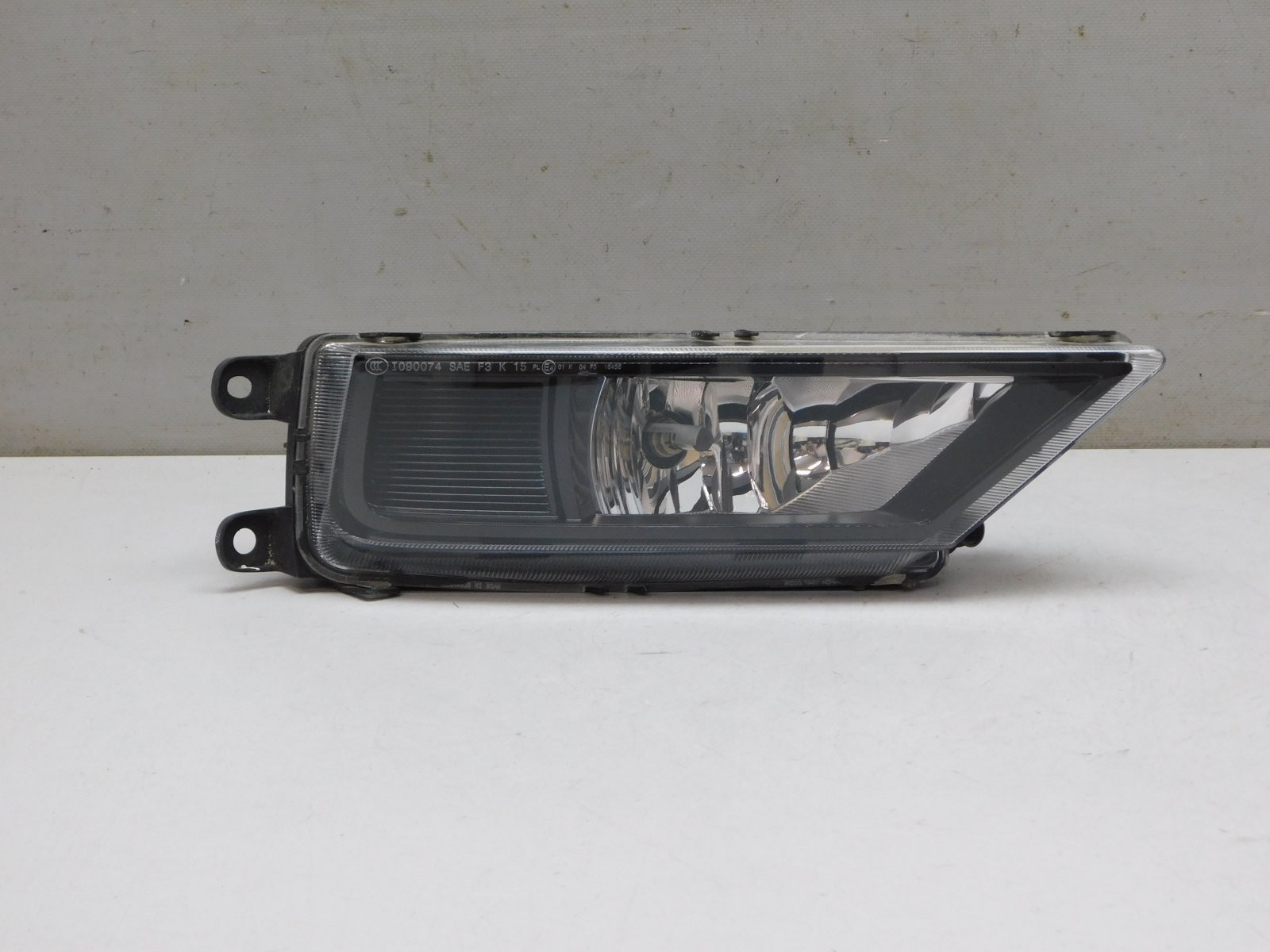 Фара противотуманная правая Volkswagen Tiguan 2017>