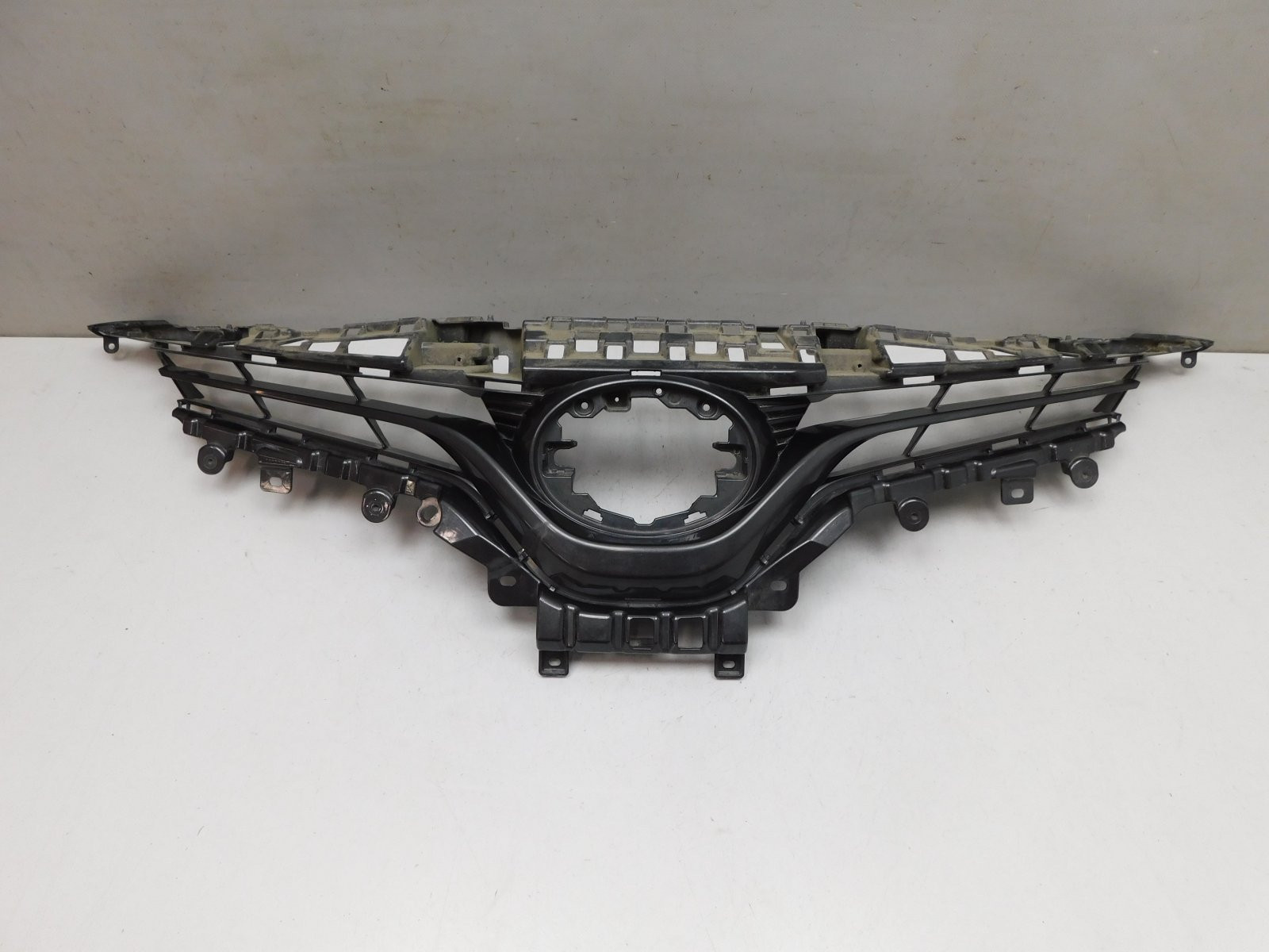 Решетка радиатора Toyota Camry V70 2017>