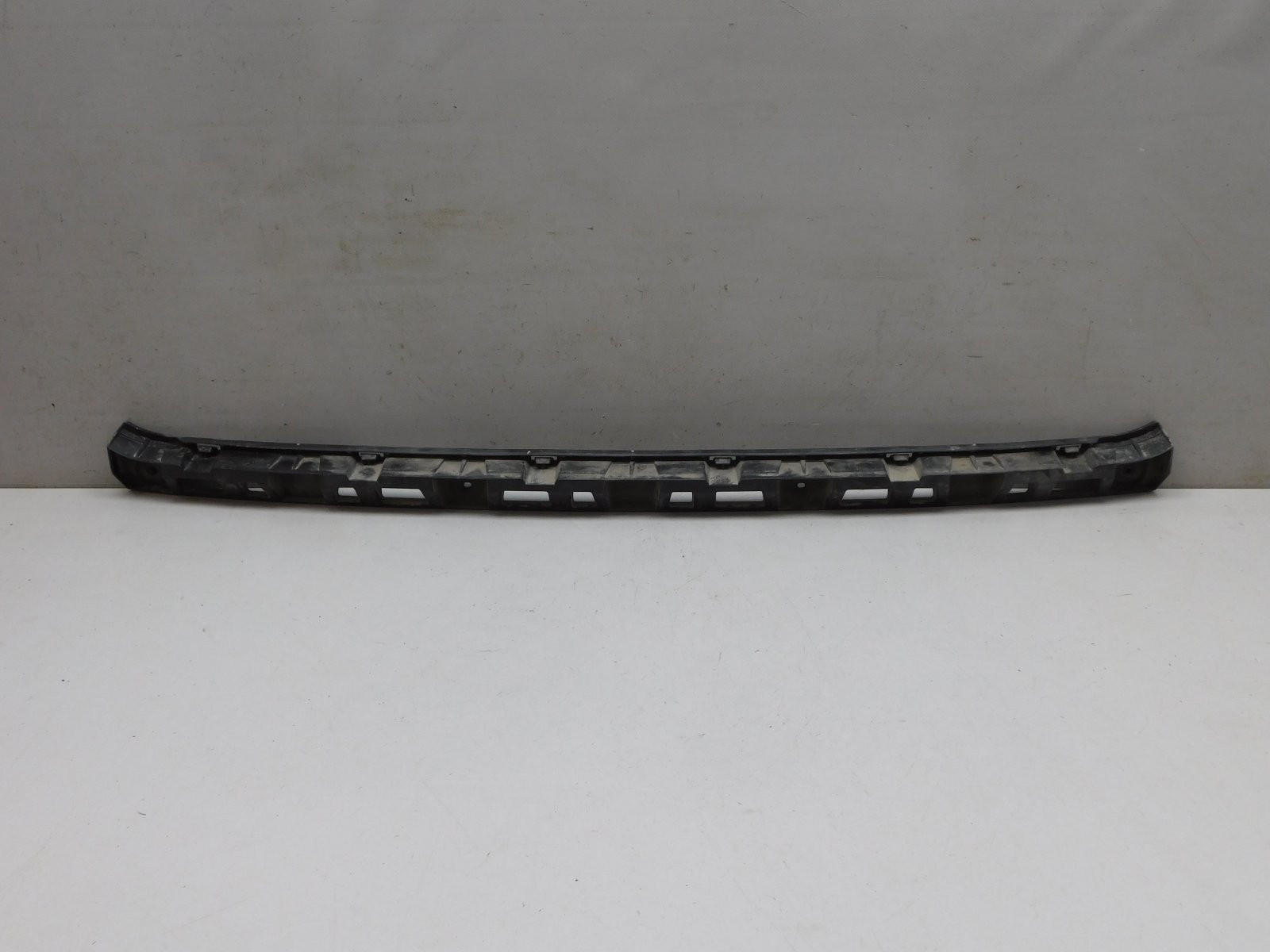 Направляющая заднего бампера Volkswagen Polo Sedan 2011-2020