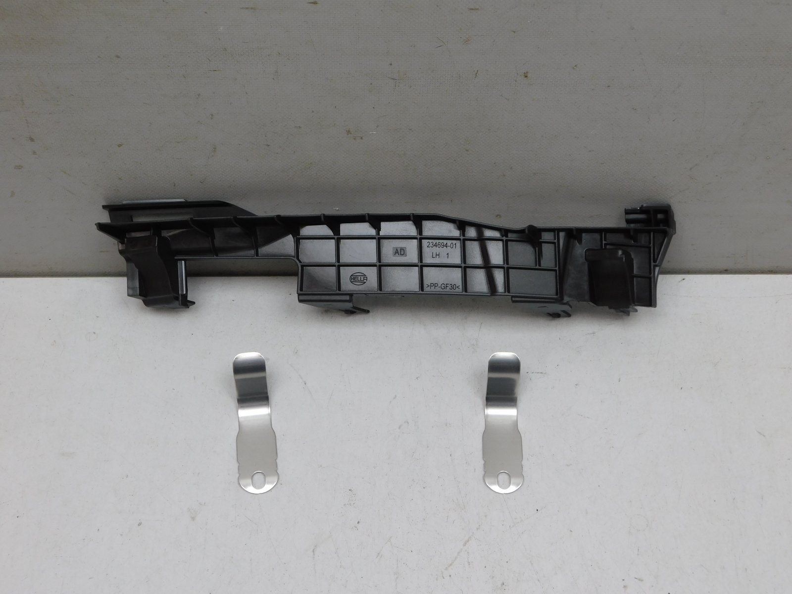 Крепеж фары BMW 5-серия G30 2016>