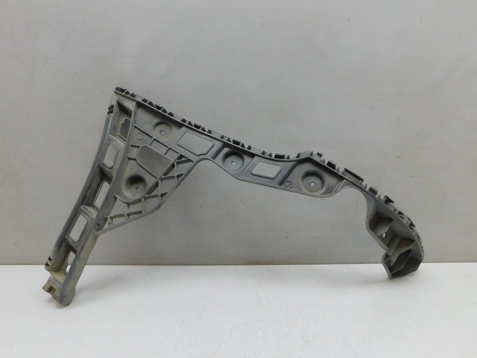 Направляющая заднего бампера Volkswagen Polo Sedan 2011-2020