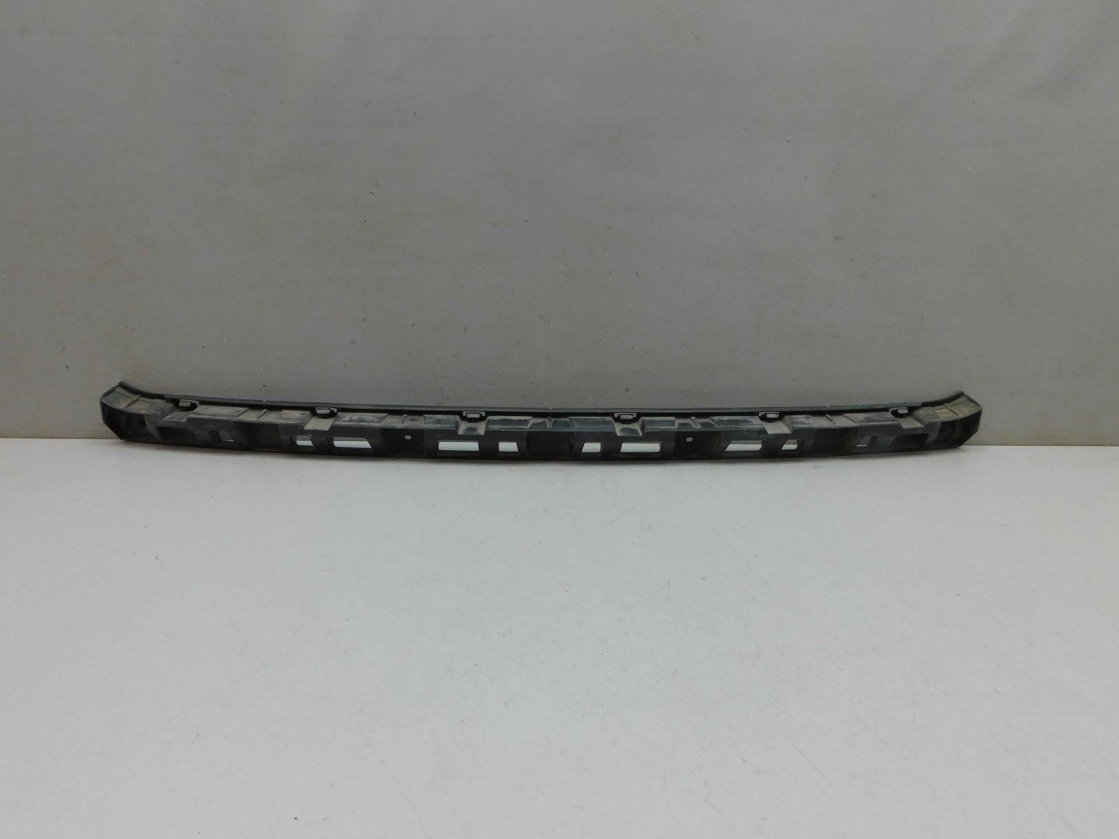 Направляющая заднего бампера Volkswagen Polo Sedan 2011-2020