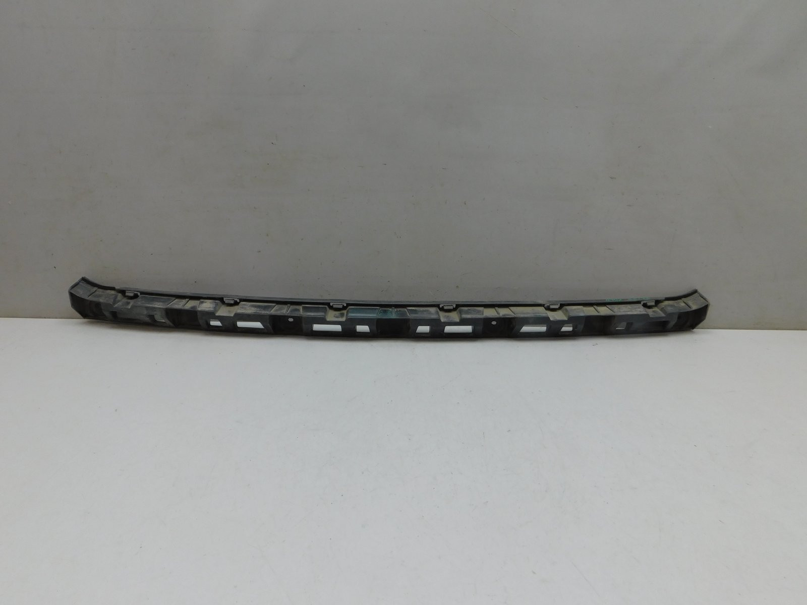 Направляющая заднего бампера Volkswagen Polo Sedan 2011-2020