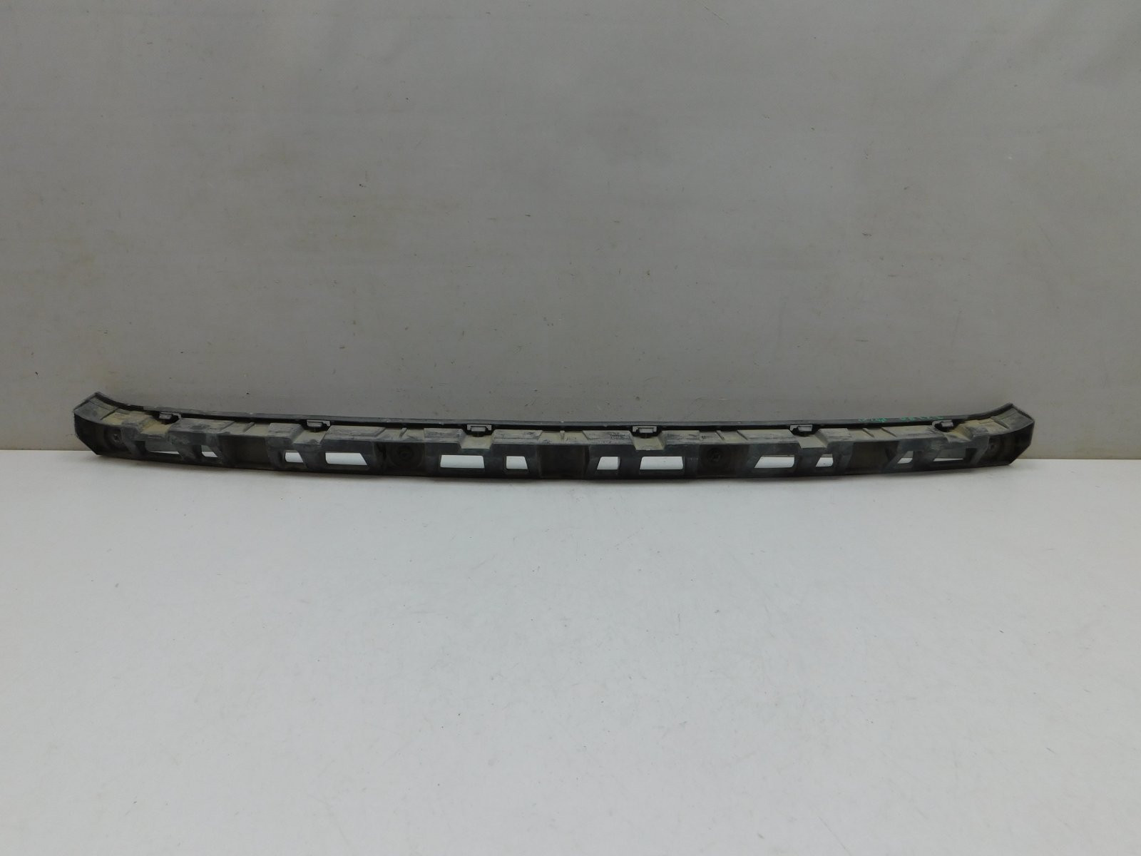 Направляющая заднего бампера Volkswagen Polo Sedan 2011-2020