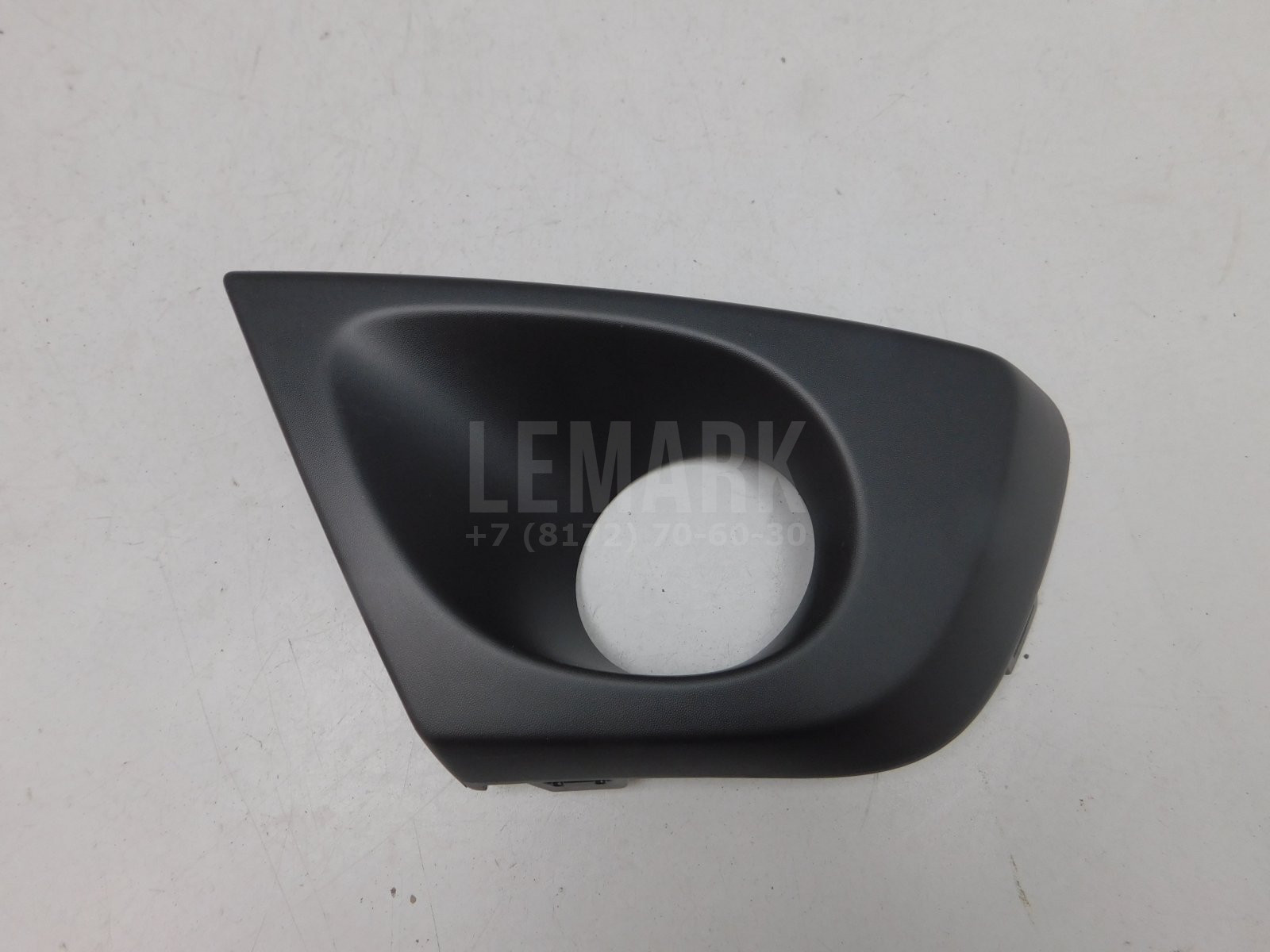 Решетка в бампер левая Renault Duster 2011> Renault 261A35148R