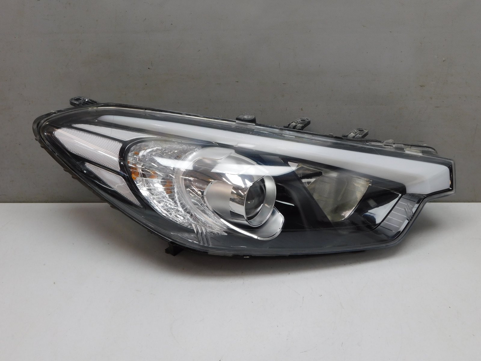 Фара правая Kia Cerato 2013-2018