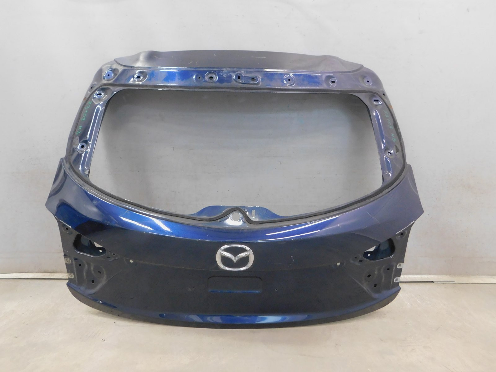 Дверь багажника Mazda 3 (BM) 2013-2019