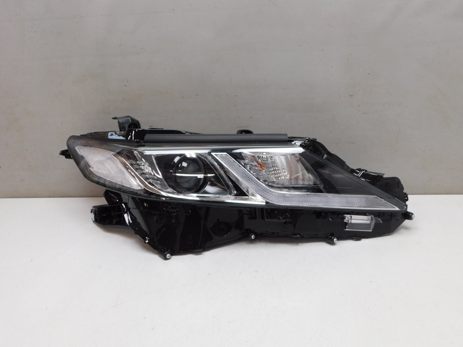 Фара правая Toyota Camry V70 2017>