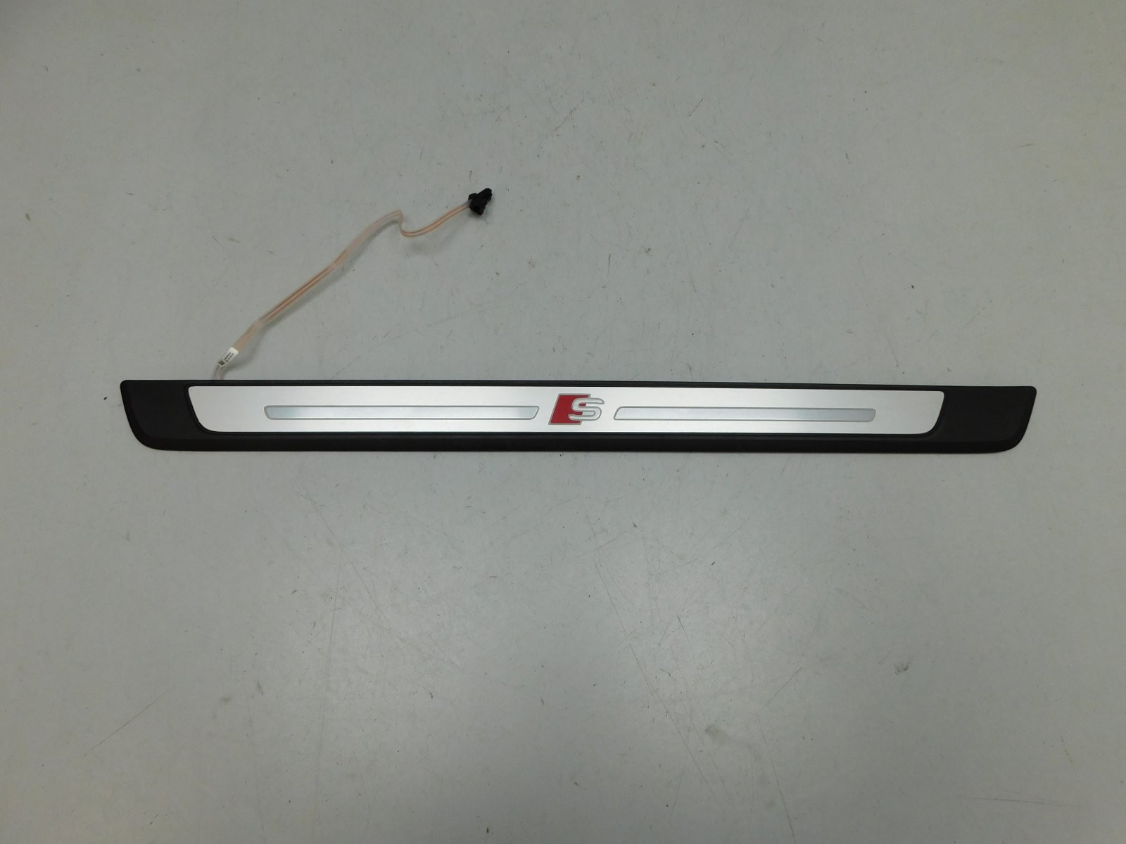 Накладка порога Audi A4 [B9] 2015>