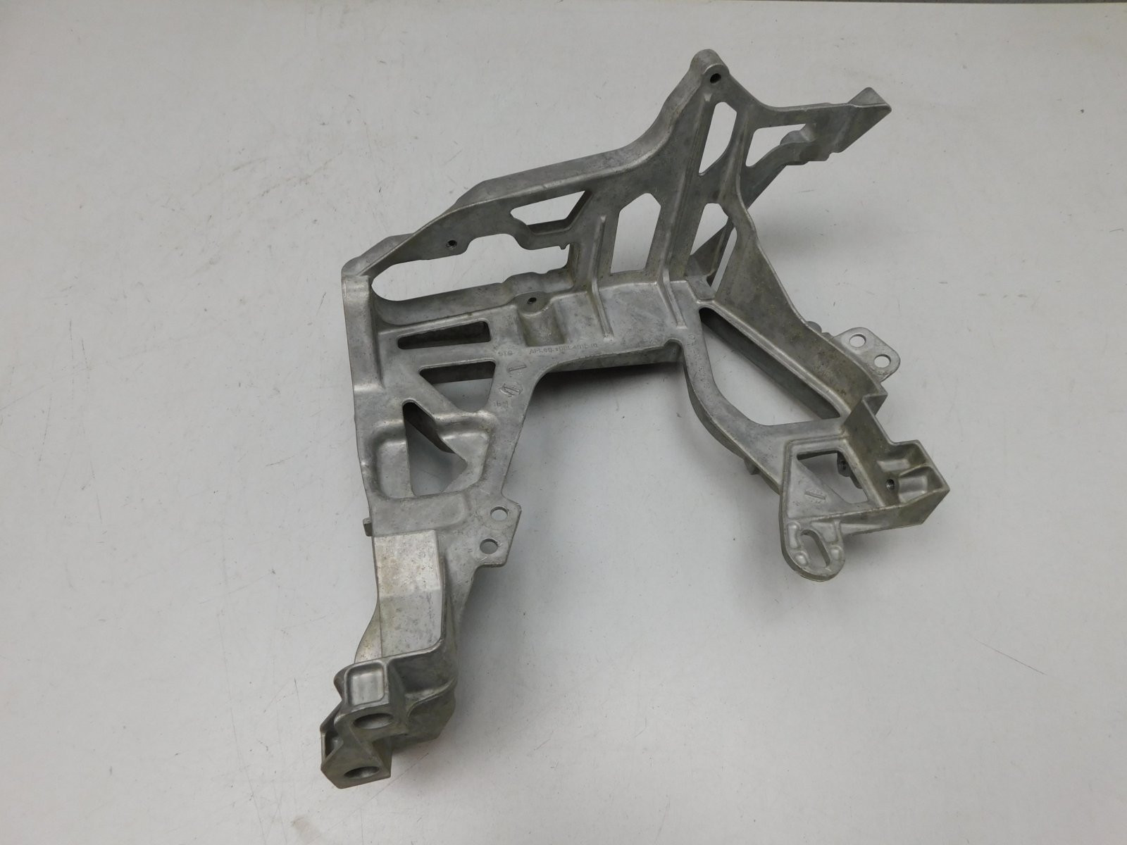 Кронштейн фары Mercedes-Benz C-Klasse W205 2013>