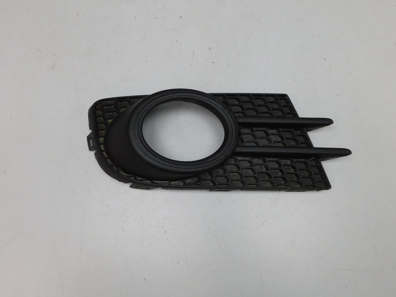 Решетка в бампер правая Volkswagen Tiguan 2007-2017