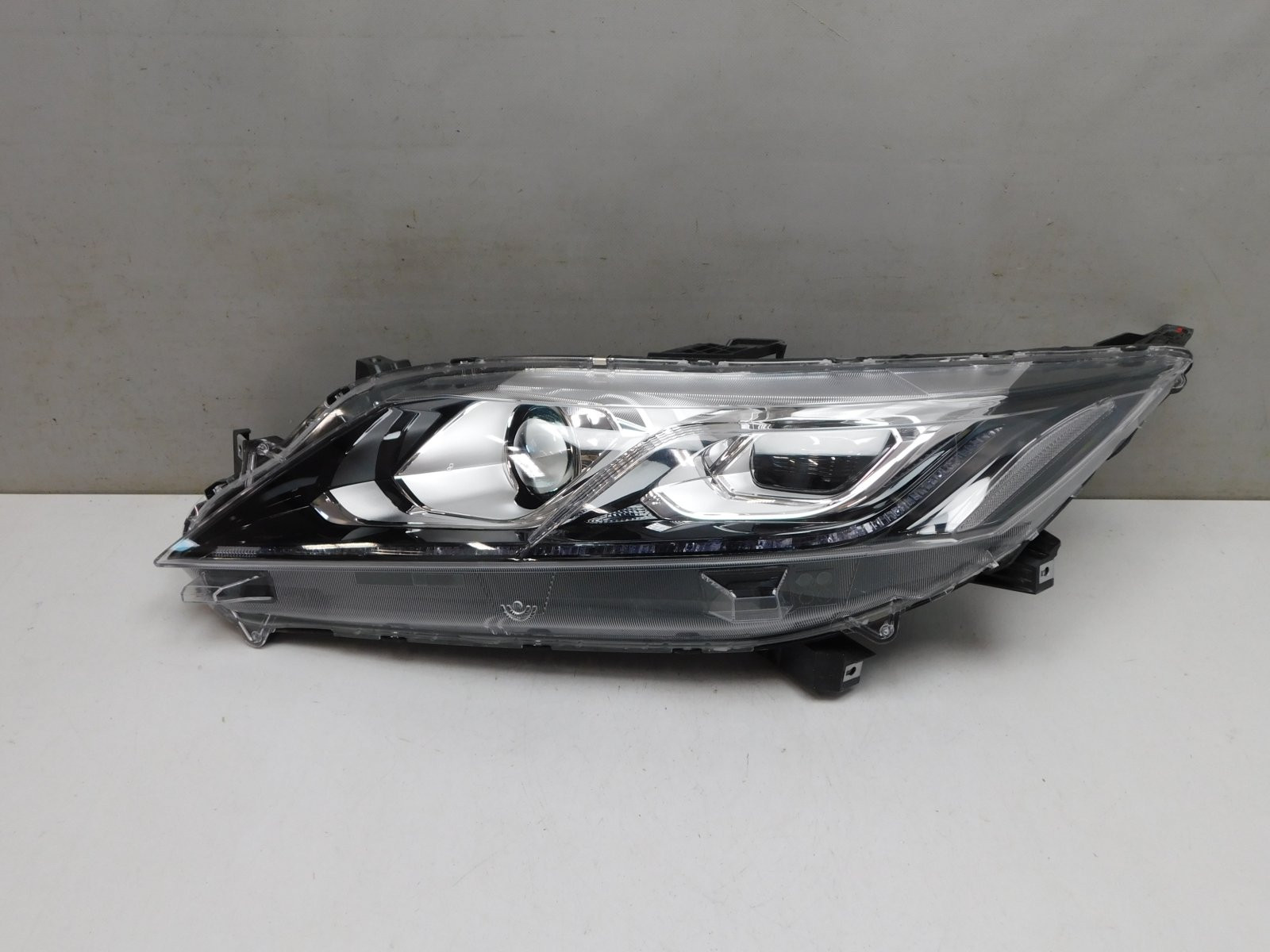 Фара левая Mitsubishi Eclipse Cross 2017>