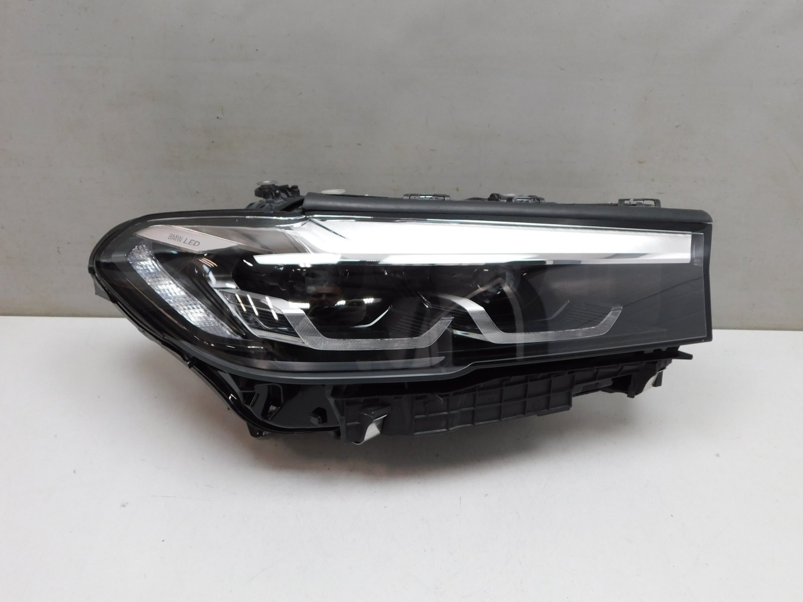 Фара правая BMW 5-серия G30 2016>