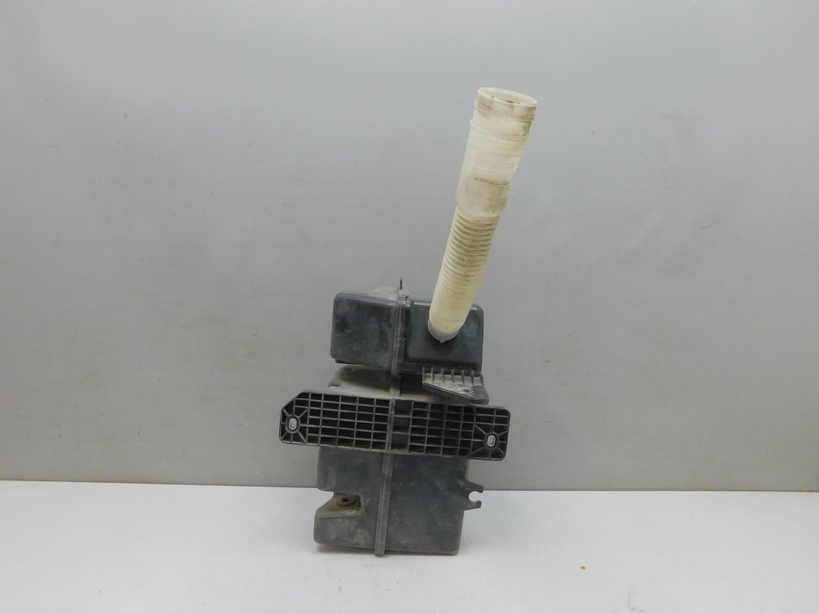 Бачок омывателя лобового стекла Volkswagen Tiguan 2007-2017