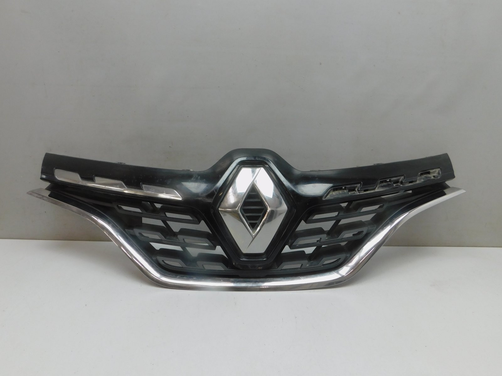 Решетка радиатора Renault Kaptur 2016>