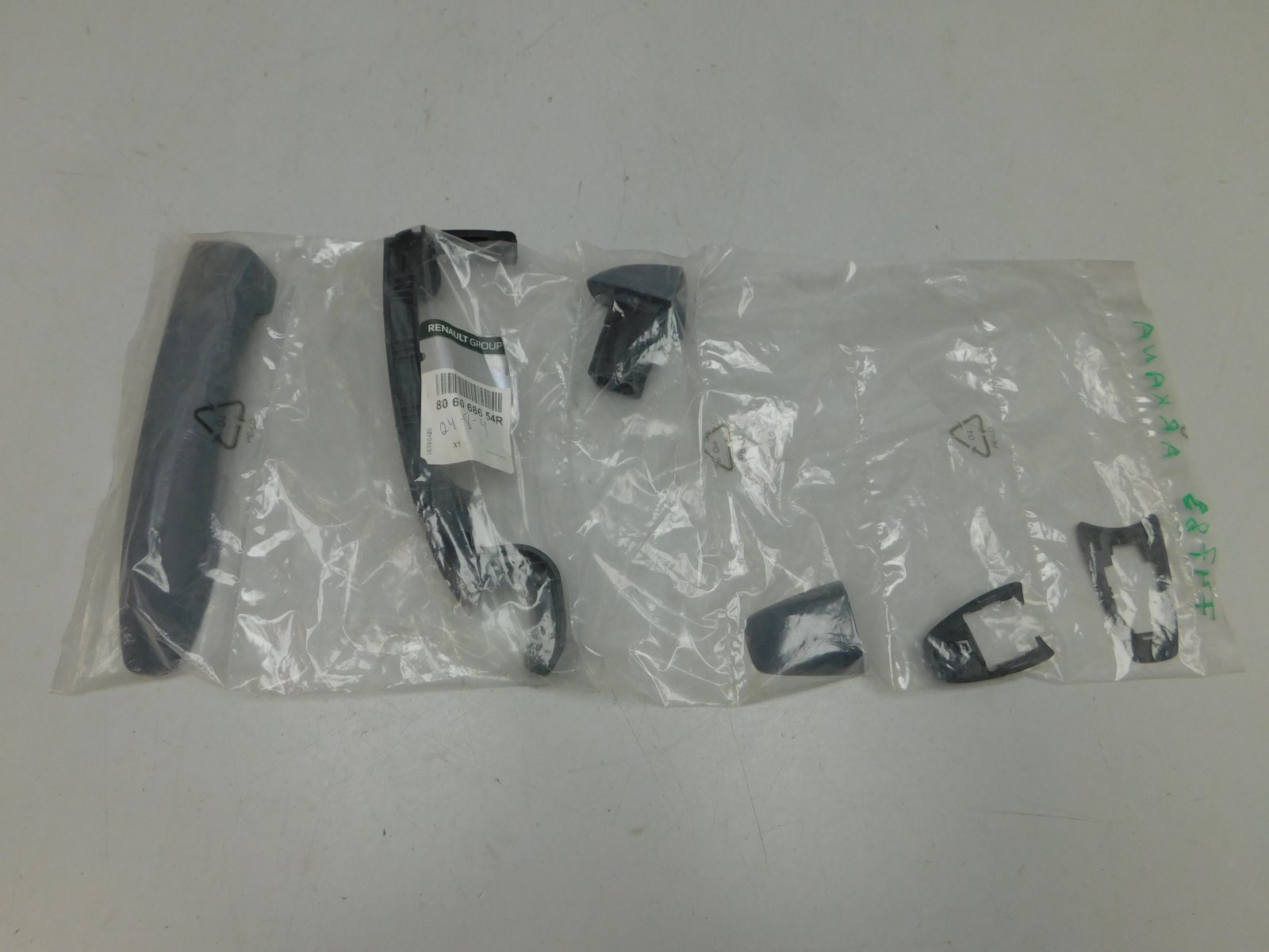 Ручка двери задней правой Renault Arkana 2019>