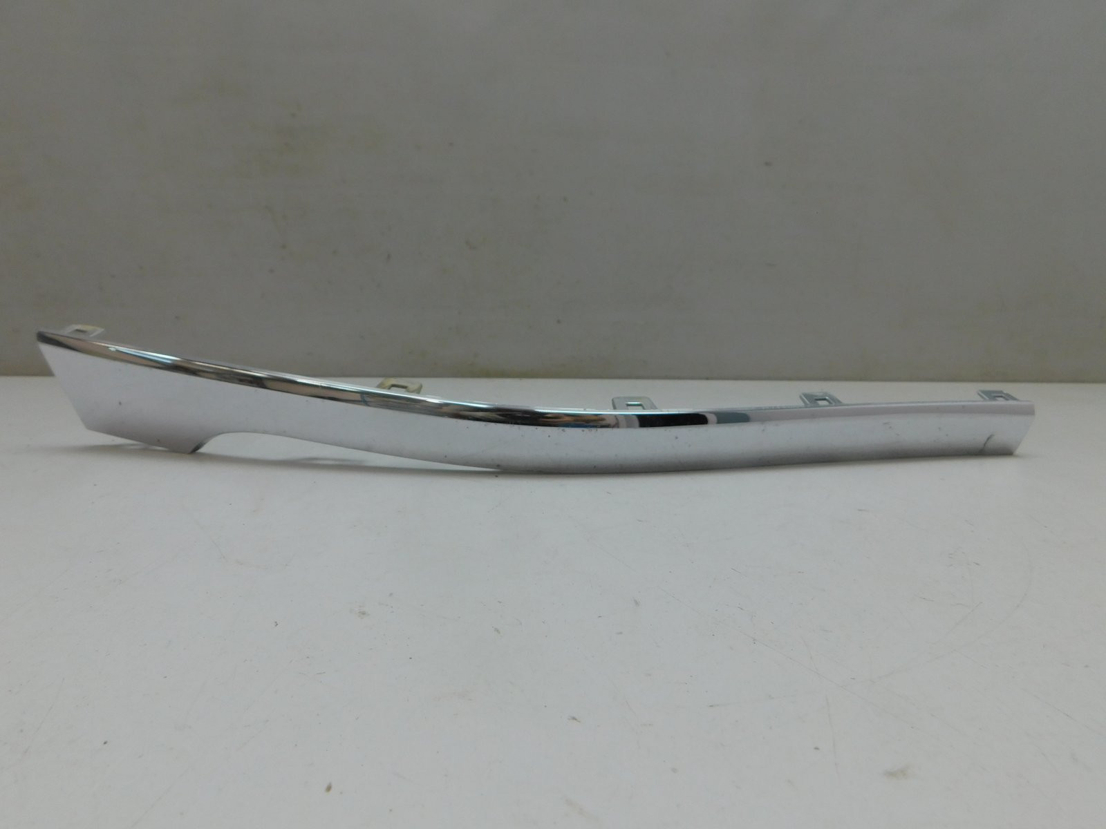 Молдинг заднего бампера Volkswagen Touareg 2010>