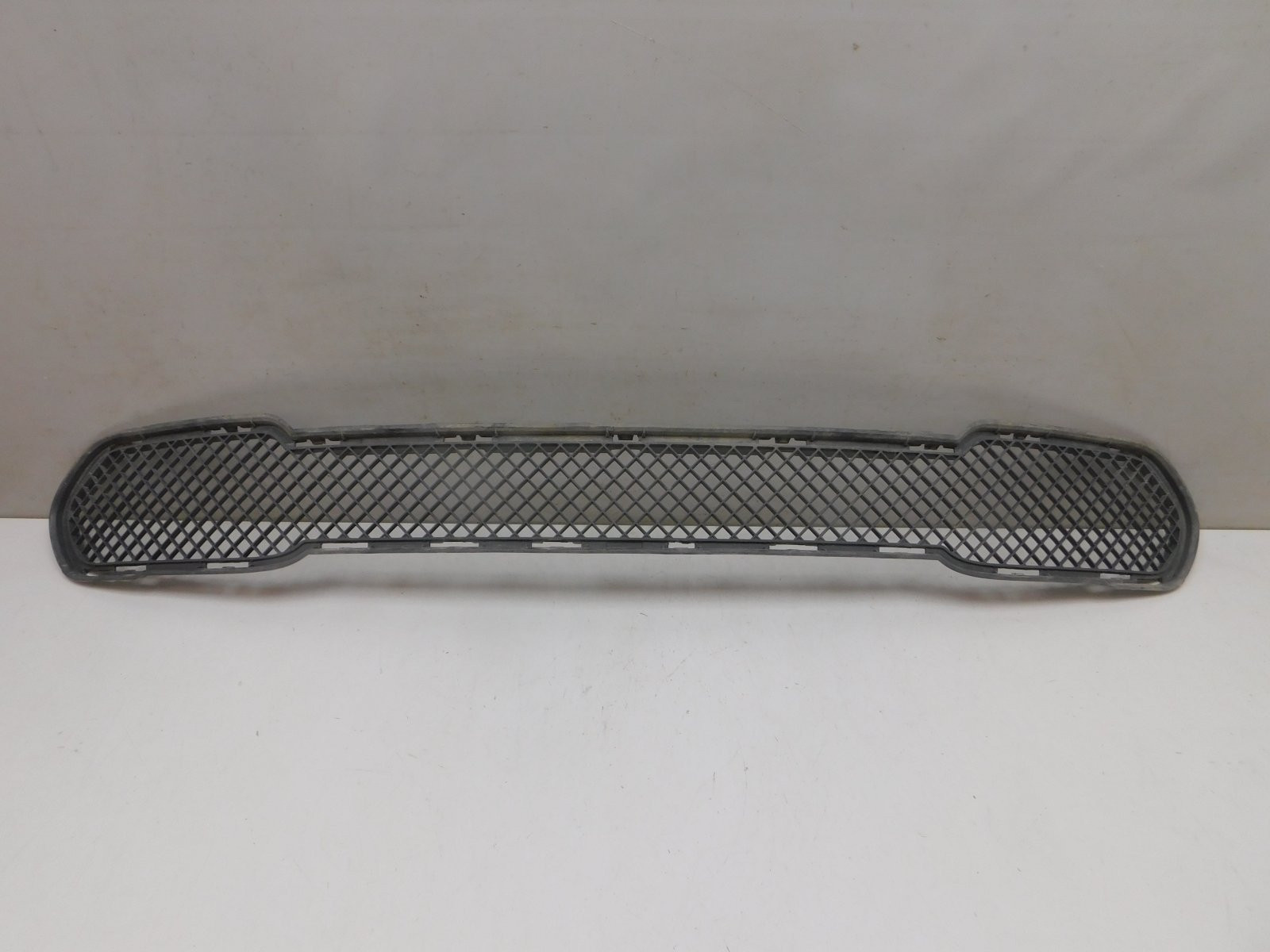 Решетка в бампер центральная BMW X1 E84 2009-2015