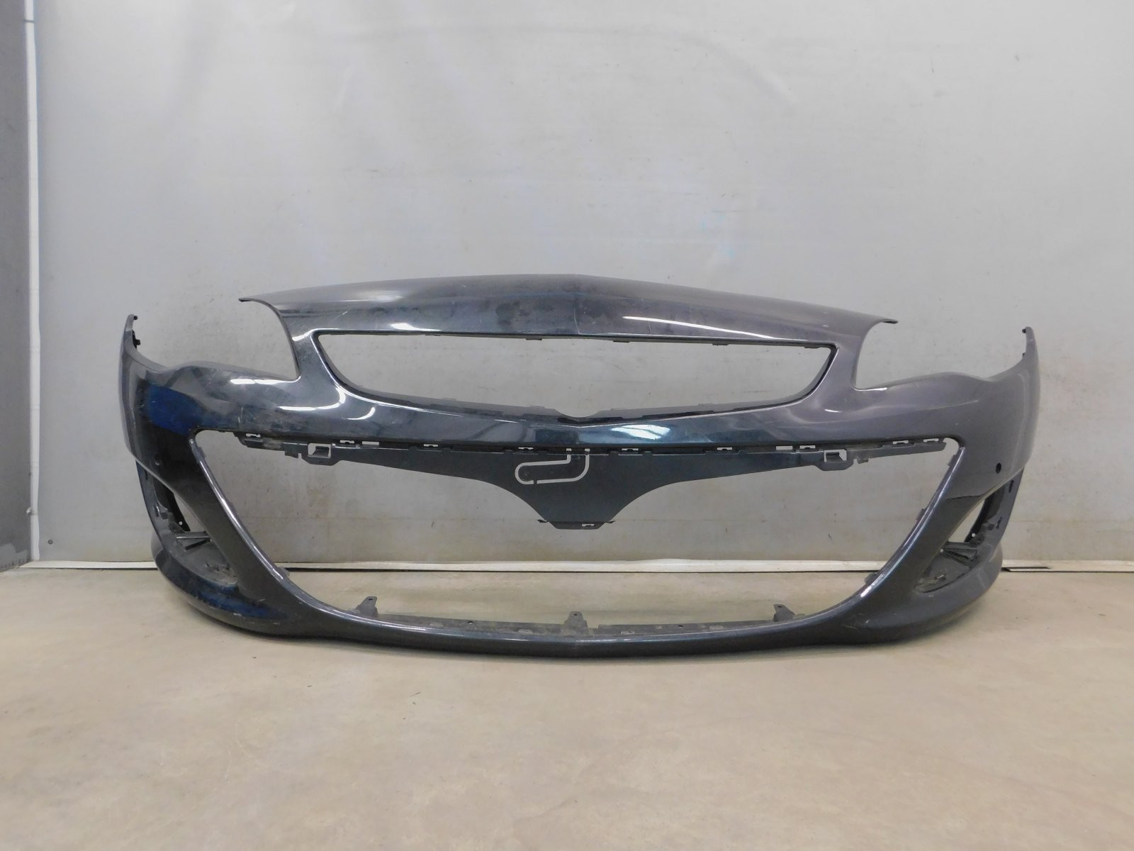 Бампер передний Opel Astra J 2010>
