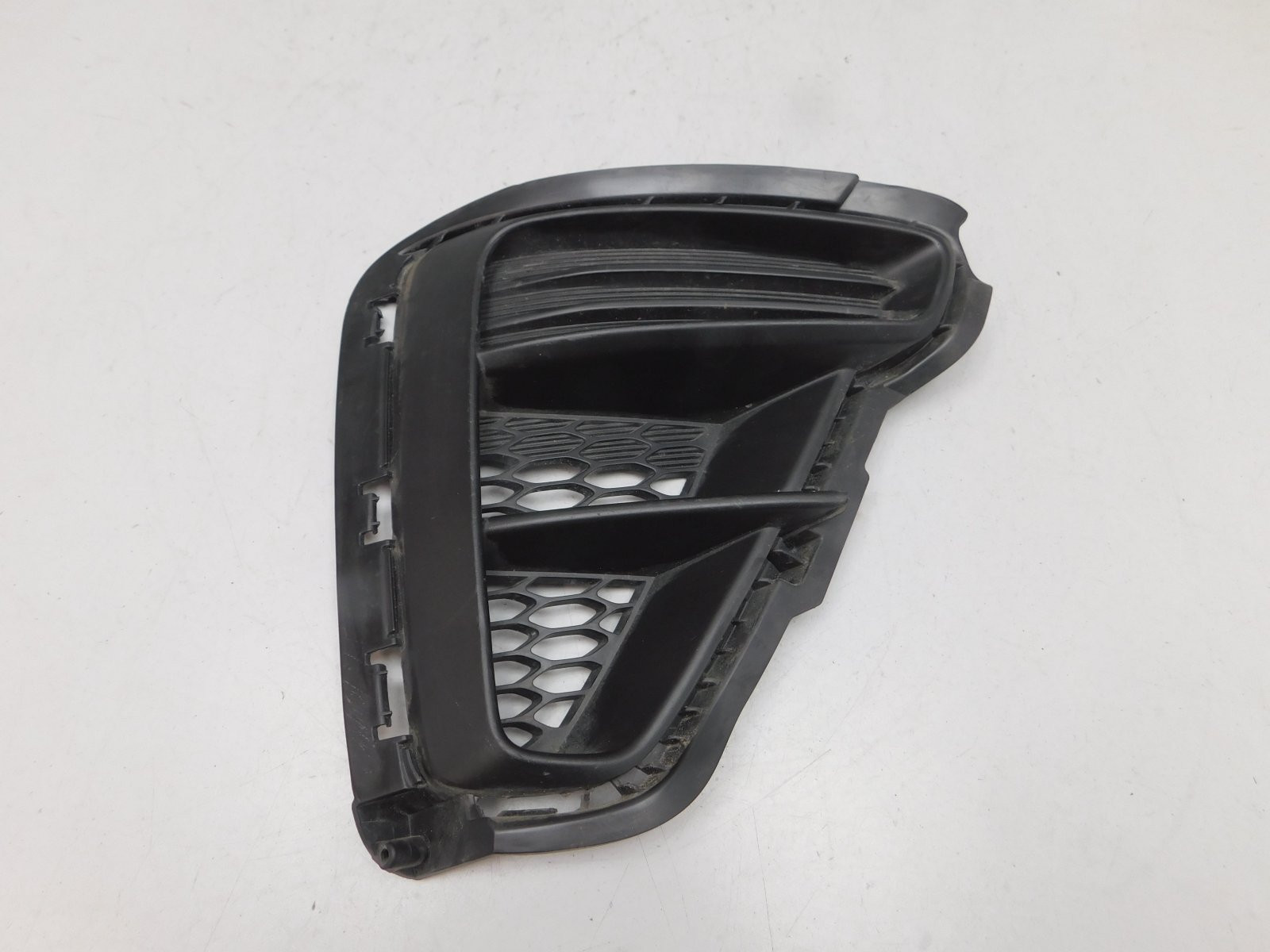 Решетка в бампер правая Kia Ceed 2018>