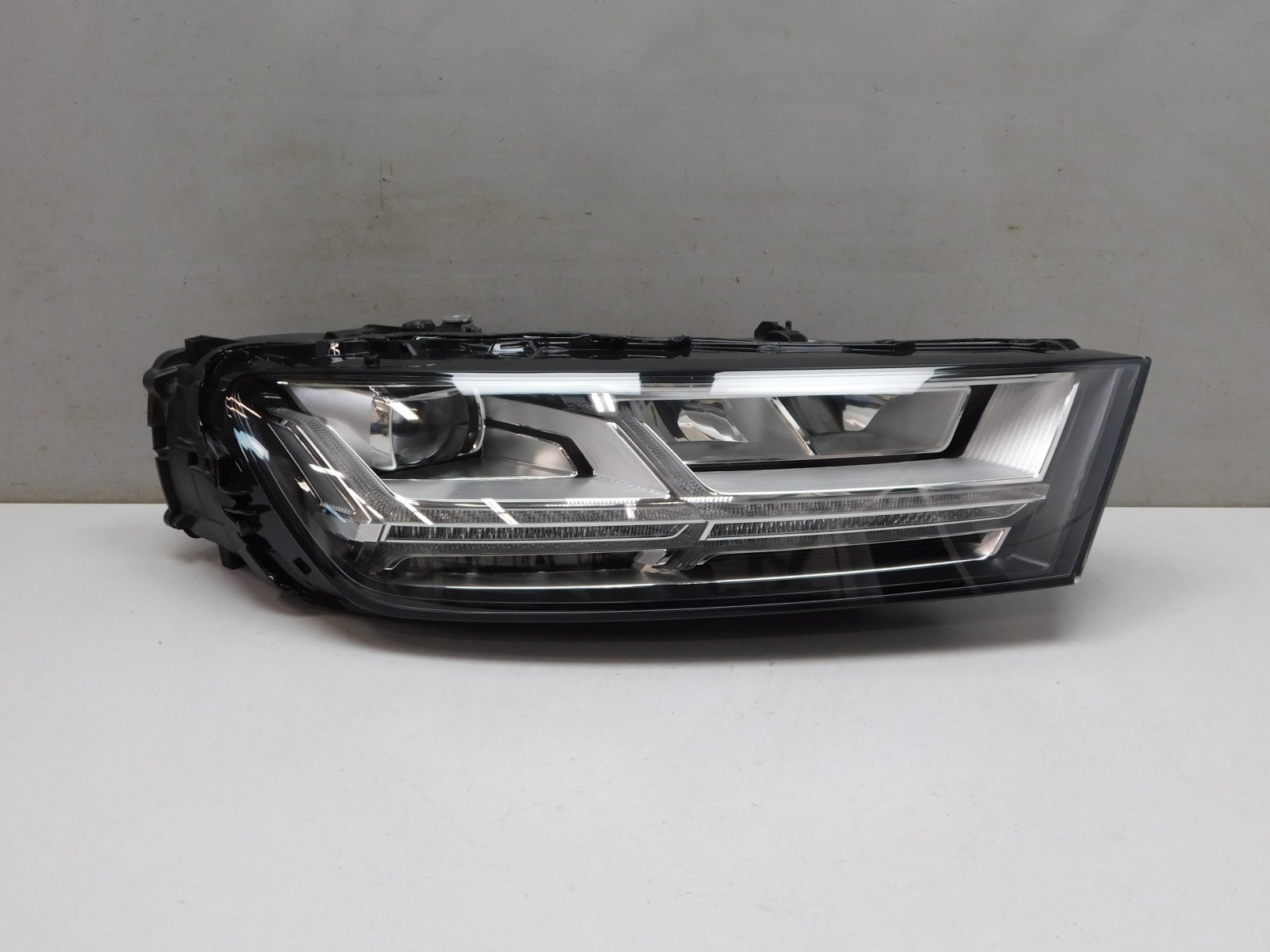 Фара правая Audi Q7 [4M] 2015>