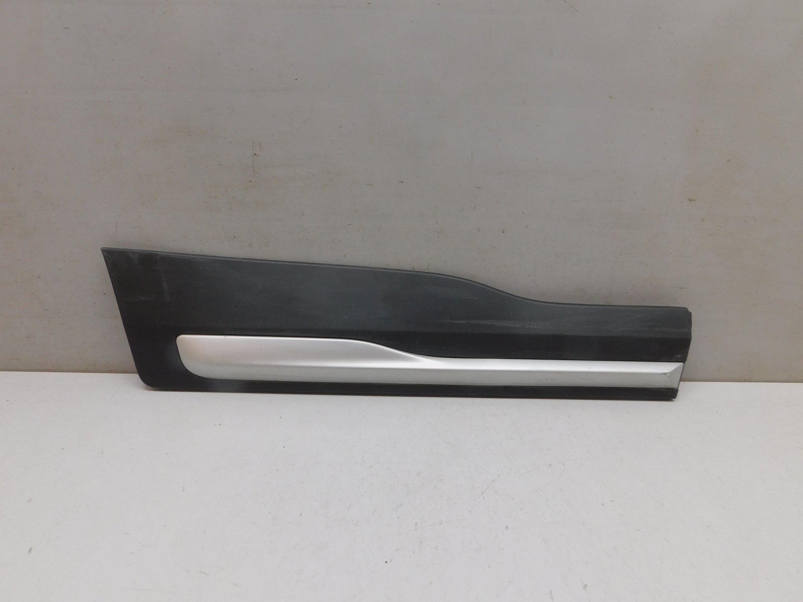 Накладка двери задней правой Geely Atlas 2017>