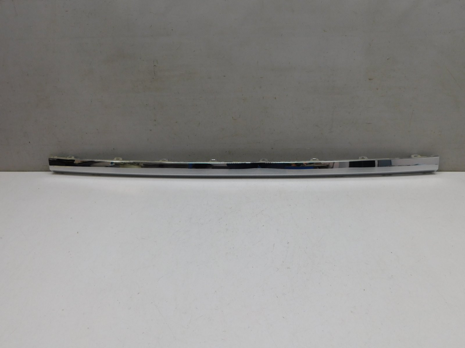 Молдинг заднего бампера Volkswagen Touareg 2018>