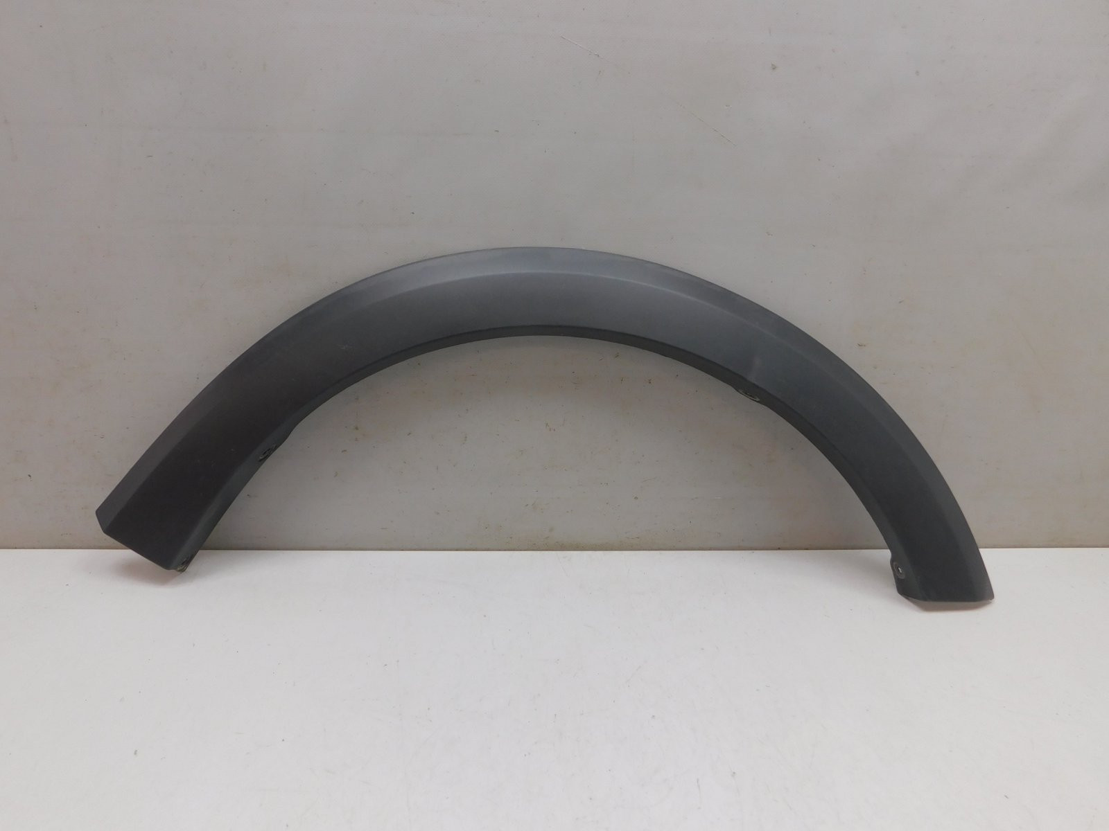 Накладка крыла переднего правого Renault Sandero 2014>