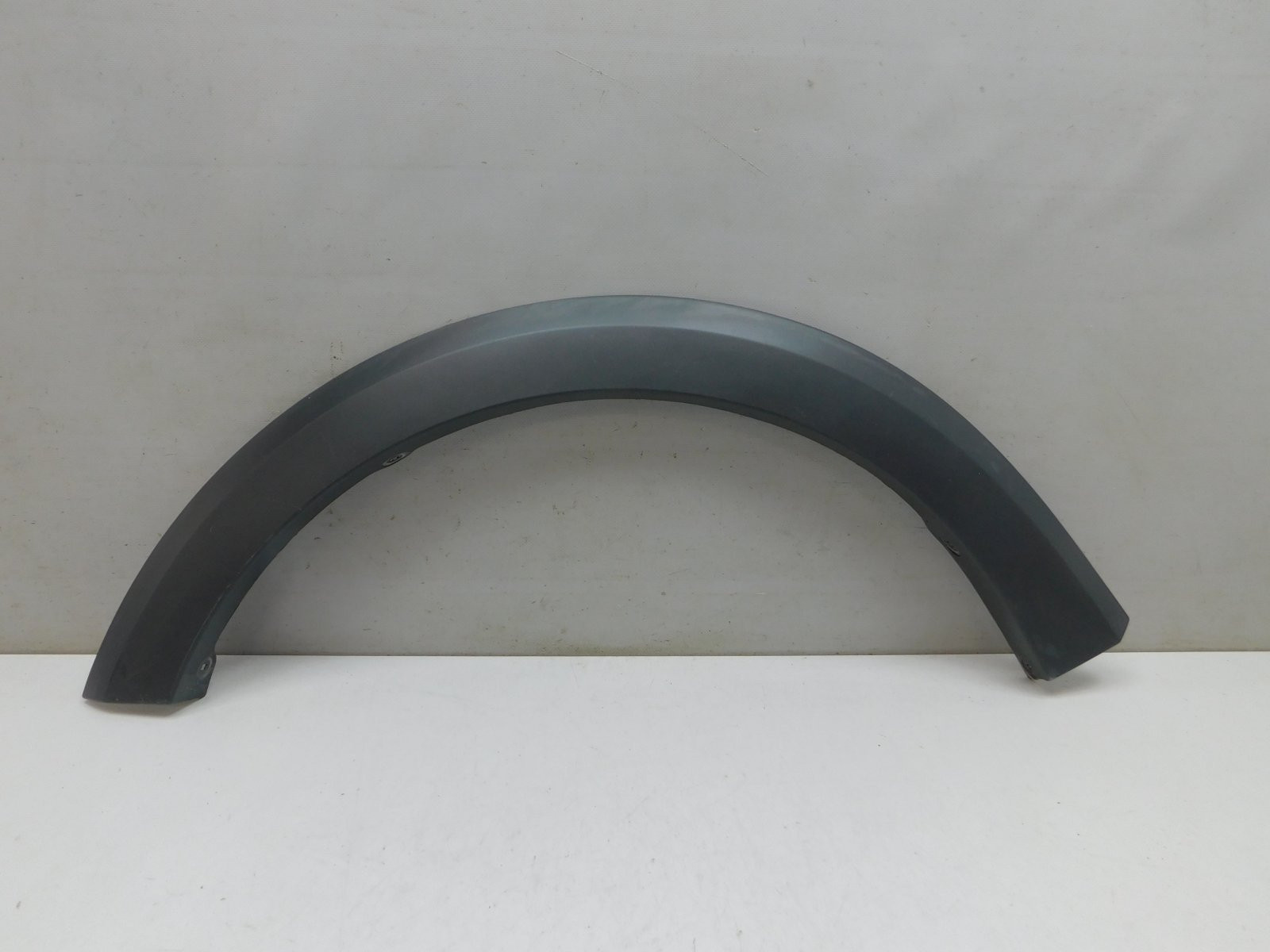 Накладка крыла переднего левого Renault Sandero 2014>