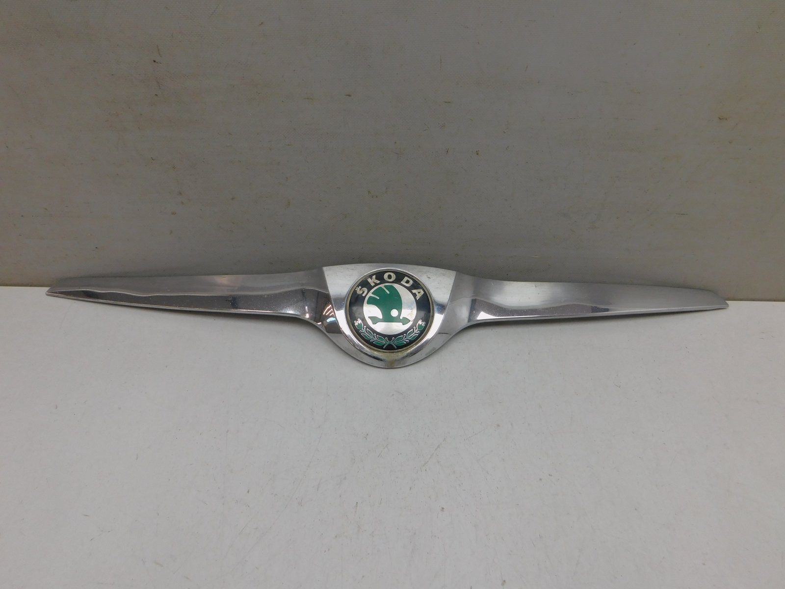 Молдинг капота Skoda Fabia 2007-2015