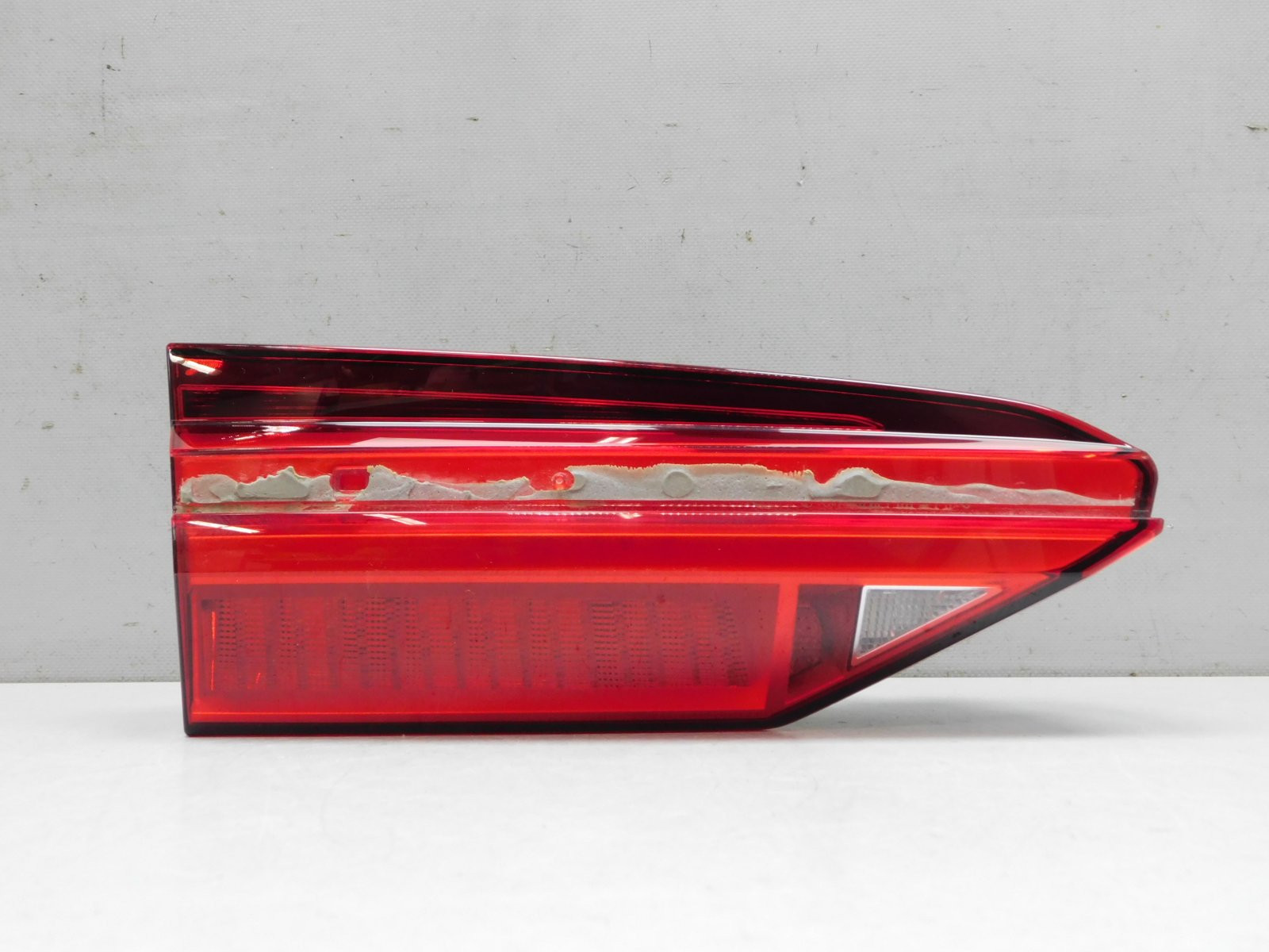 Фонарь задний внутренний левый Audi A6 (C8,4K) 2018>