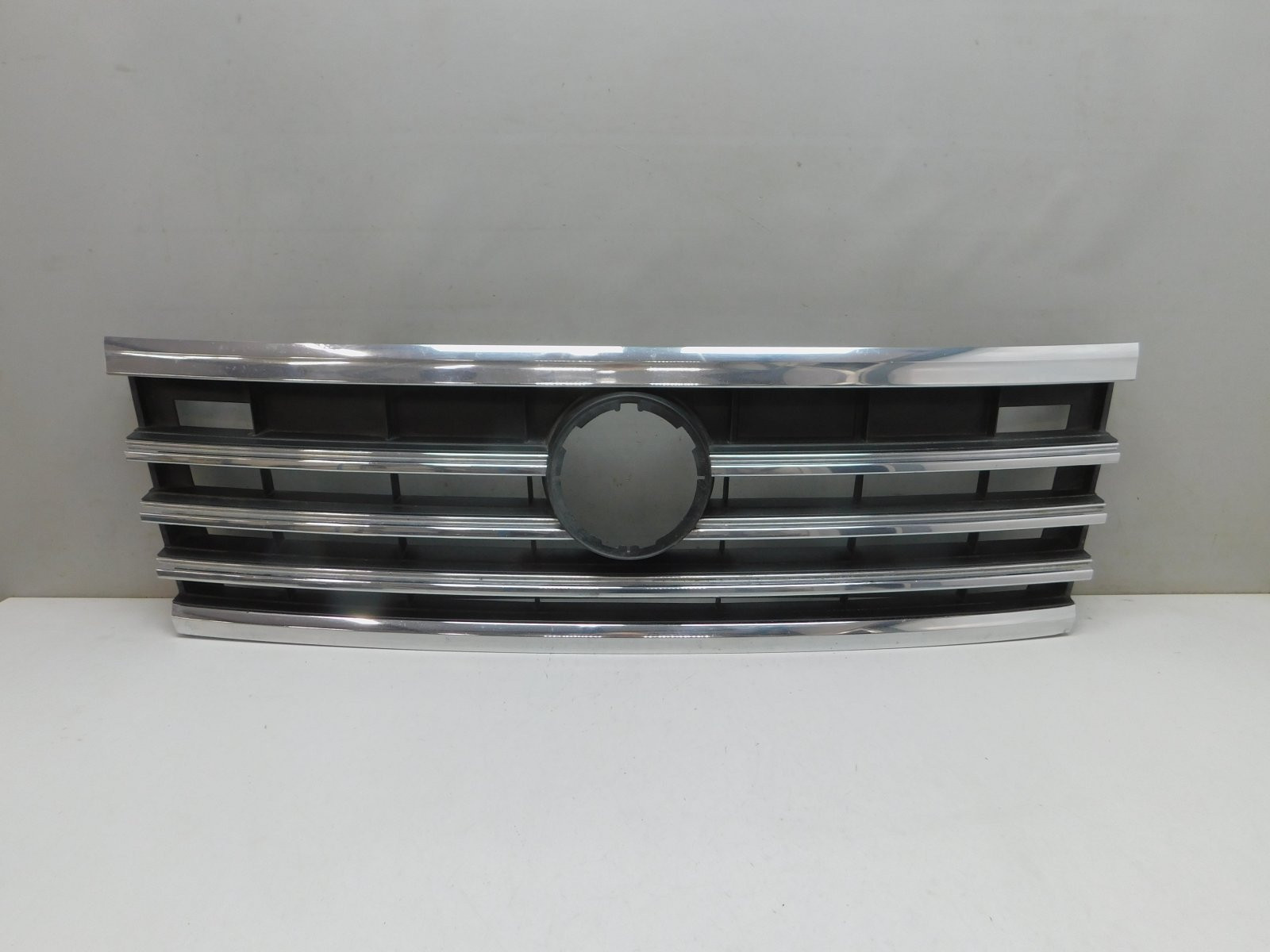 Решетка радиатора Volkswagen Touareg 2018>