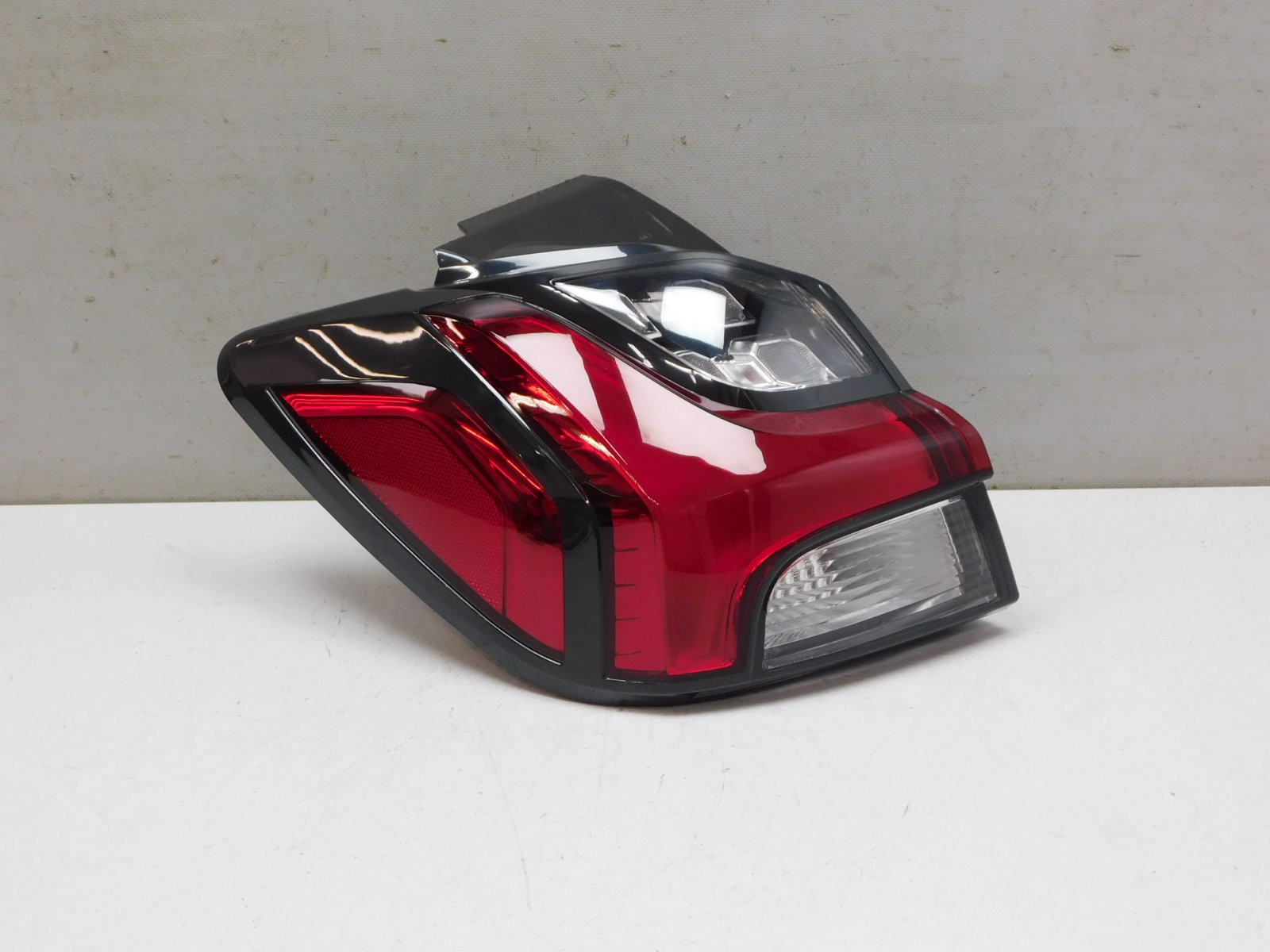 Фонарь задний наружный левый Mitsubishi ASX 2010>