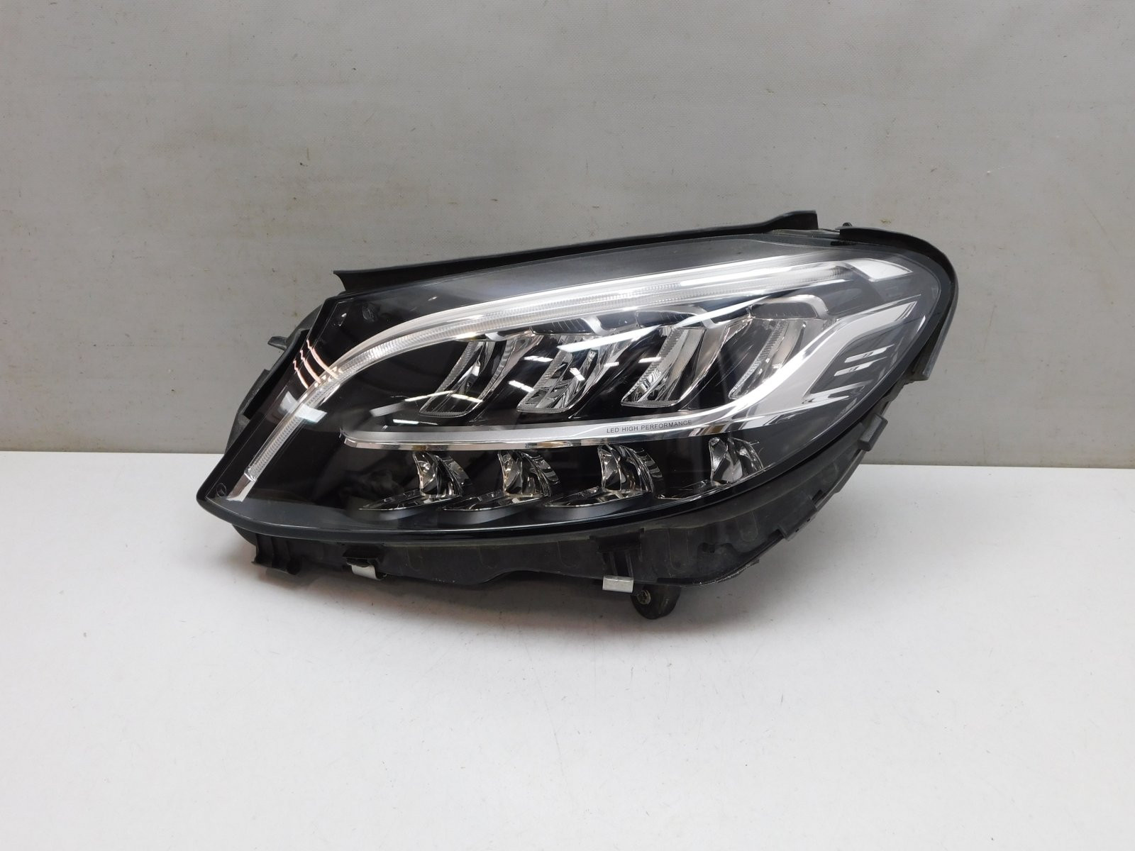 Фара левая Mercedes-Benz C-Klasse W205 2013>