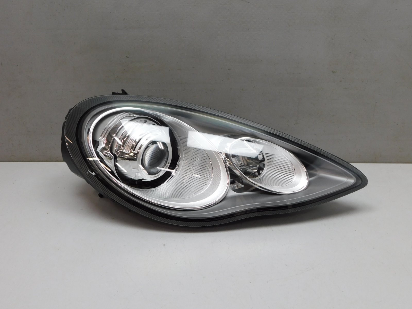 Фара правая Porsche Panamera 2010-2016