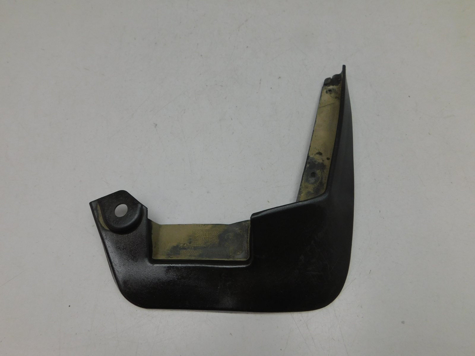 Брызговик передний правый VAZ Lada Largus 2011>