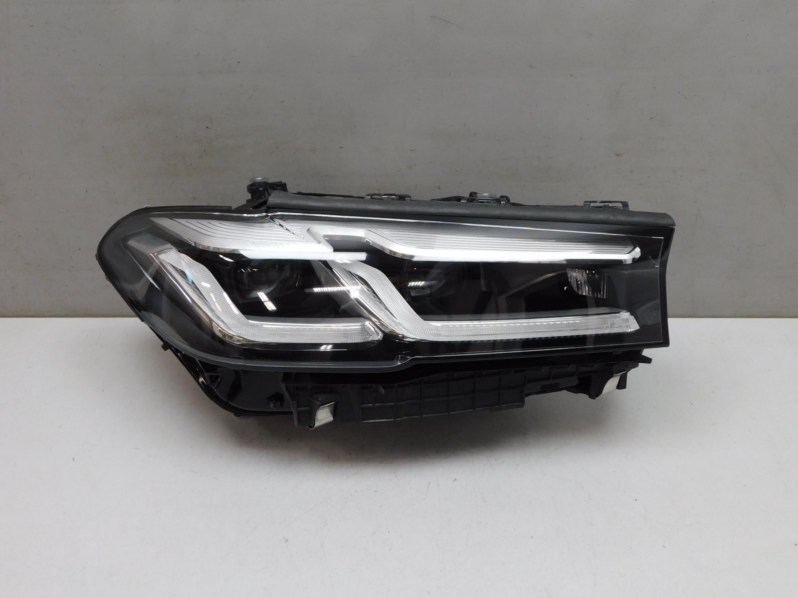 Фара правая BMW 5-серия G30 2016>