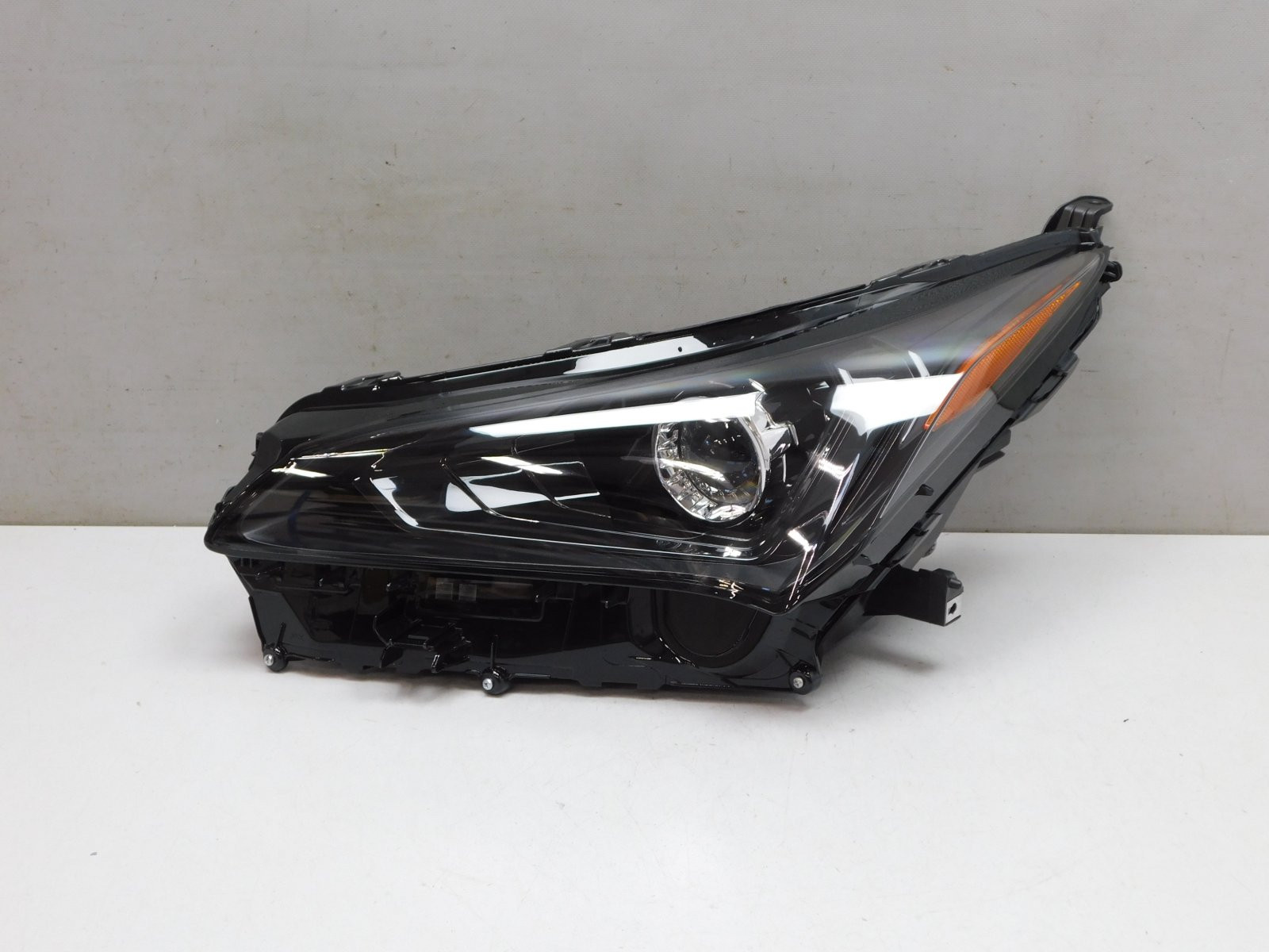 Фара левая Lexus NX 200 2014>