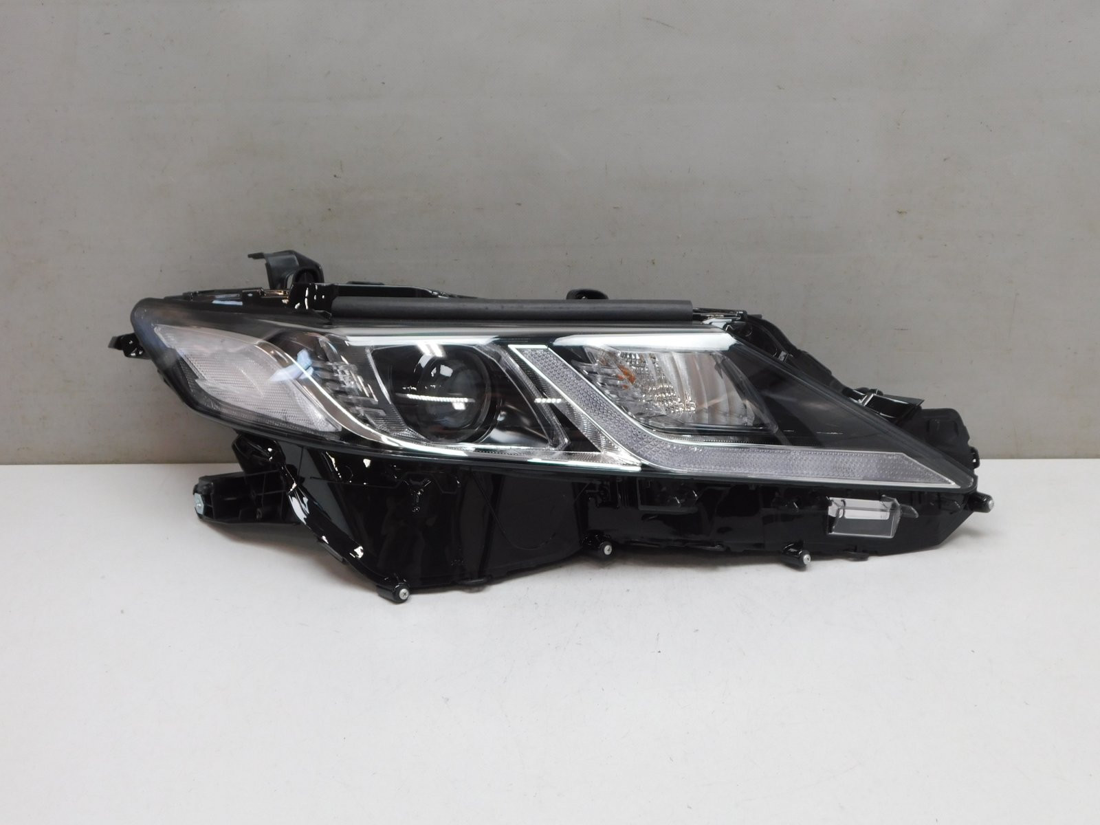 Фара правая Toyota Camry V70 2017>