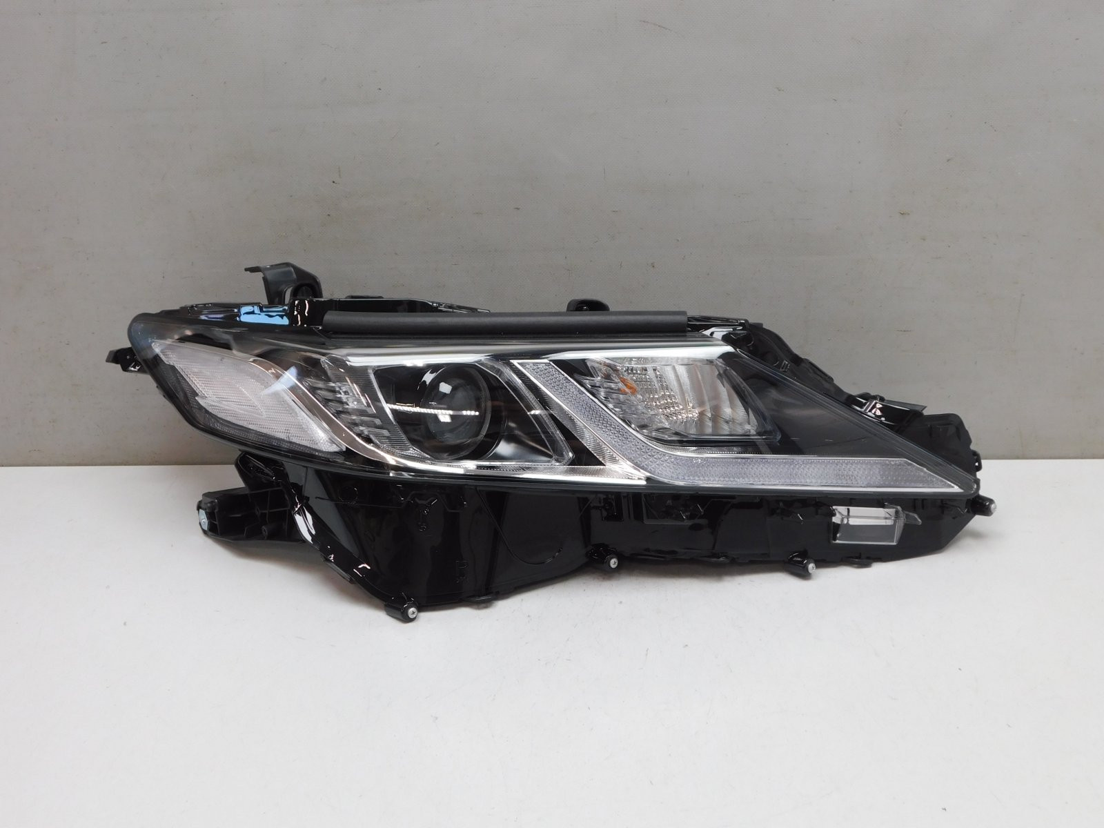 Фара правая Toyota Camry V70 2017>