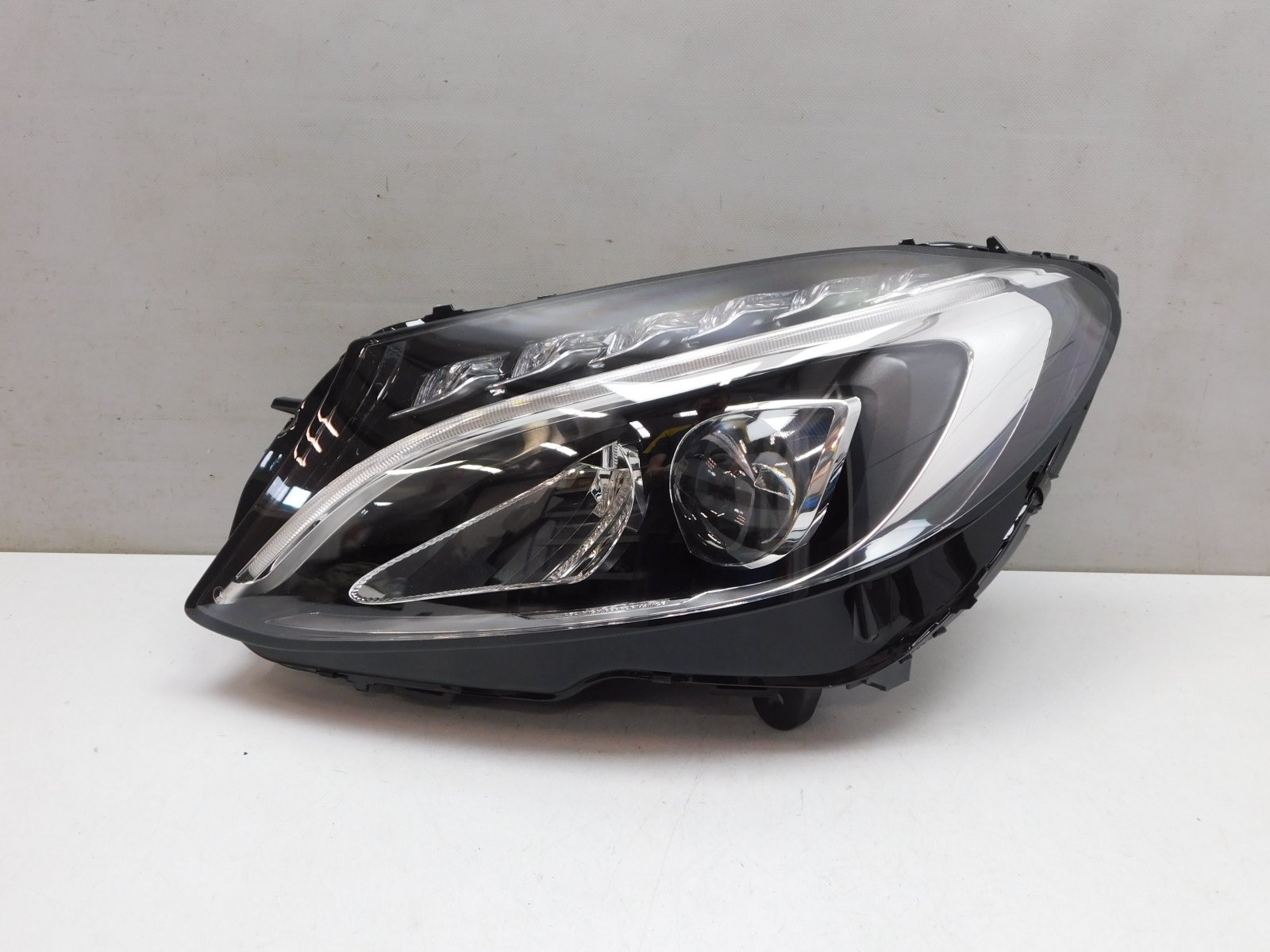 Фара левая Mercedes-Benz C-Klasse W205 2013>