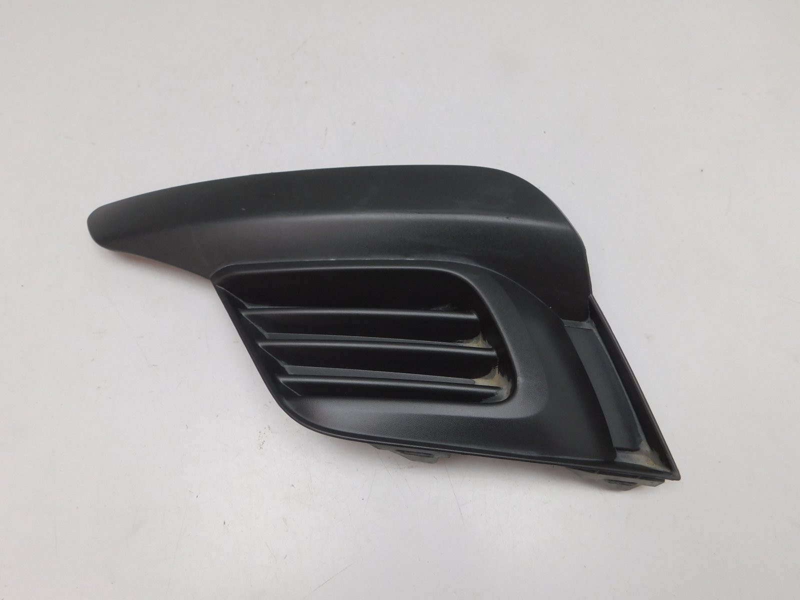 Решетка в бампер левая Renault Logan II 2014>