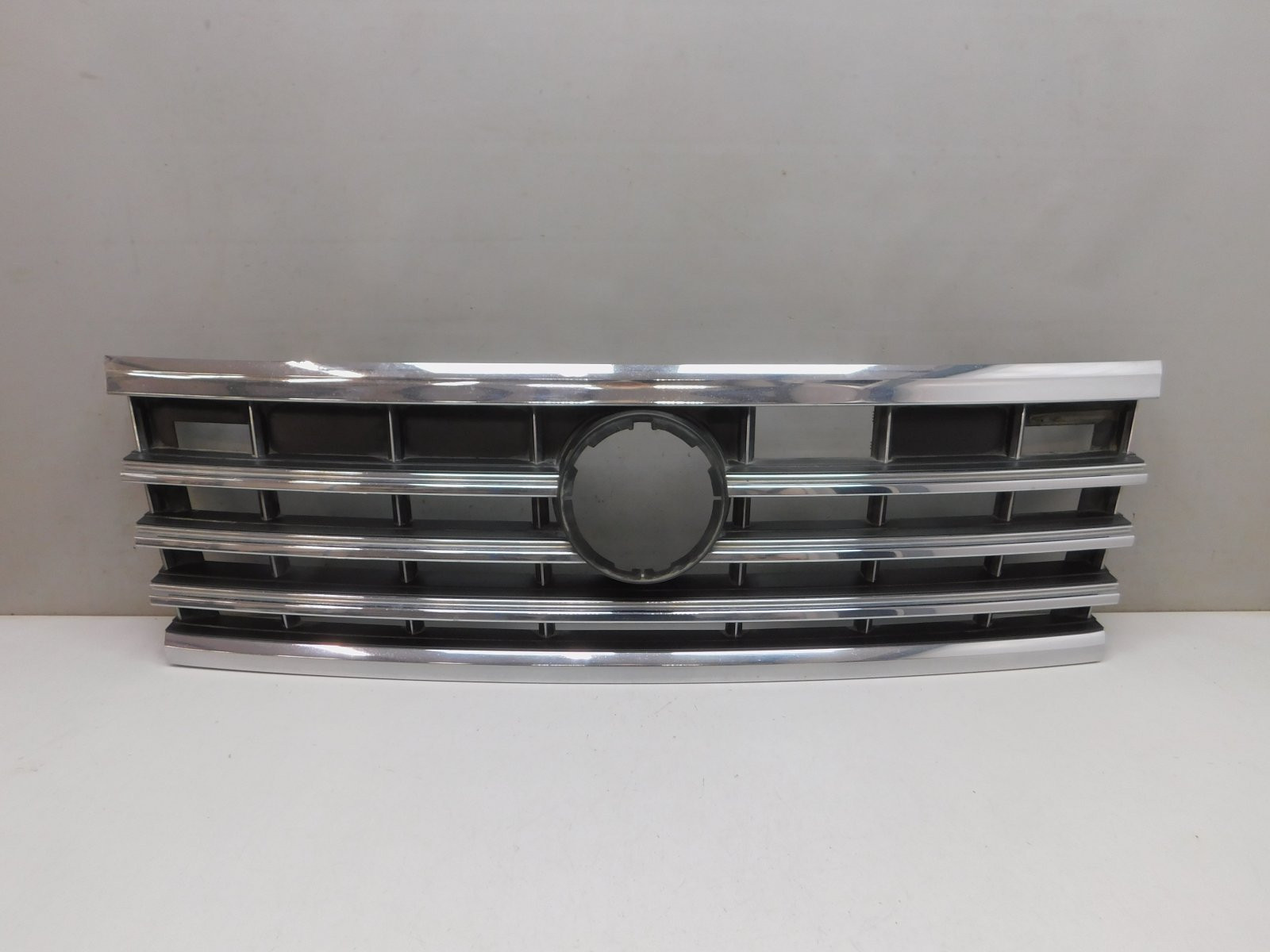 Решетка радиатора Volkswagen Touareg 2018>