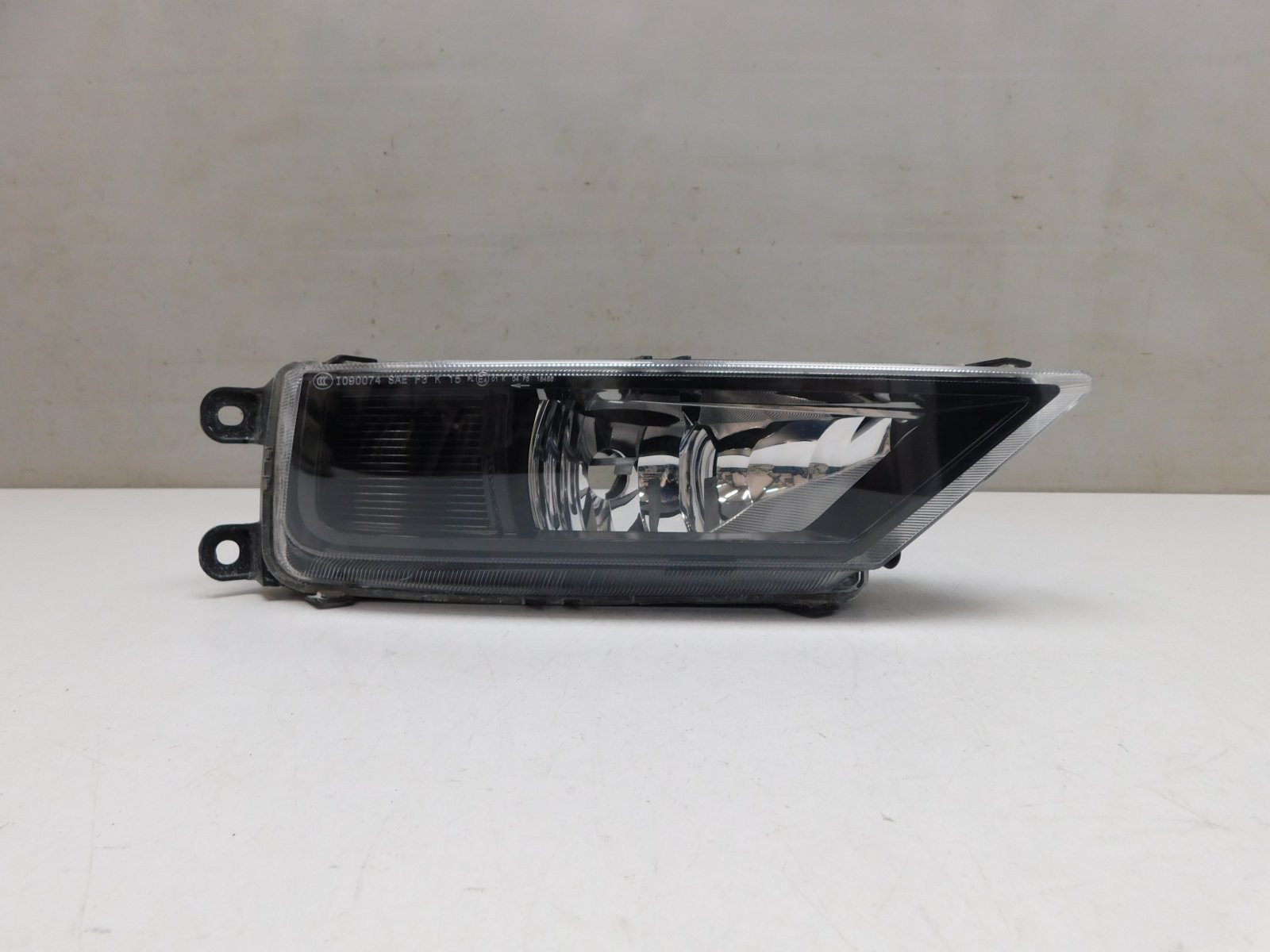 Фара противотуманная правая Volkswagen Tiguan 2017>