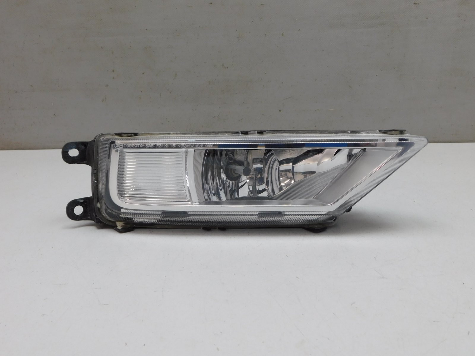 Фара противотуманная правая Volkswagen Tiguan 2017>