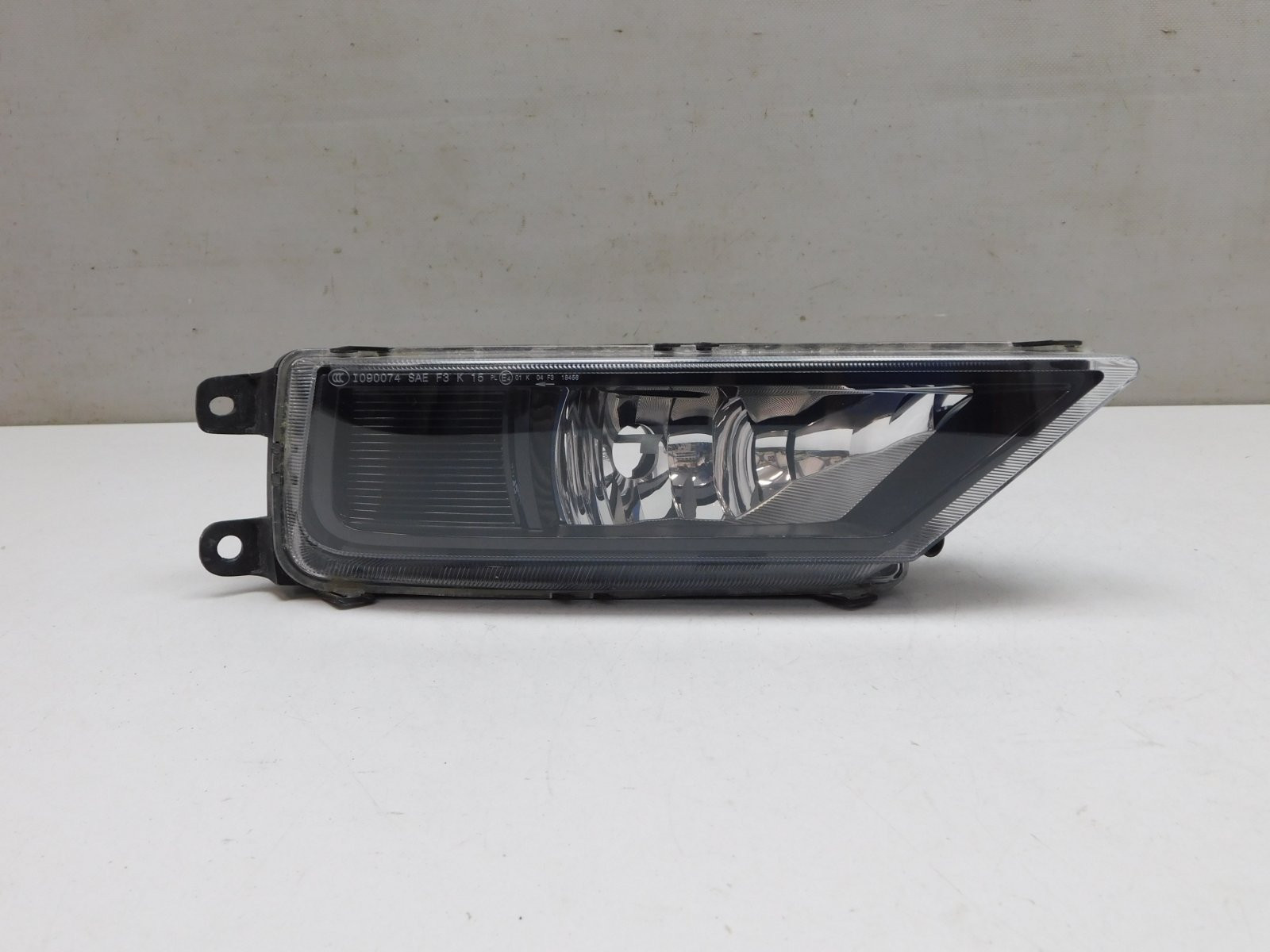 Фара противотуманная правая Volkswagen Tiguan 2017>