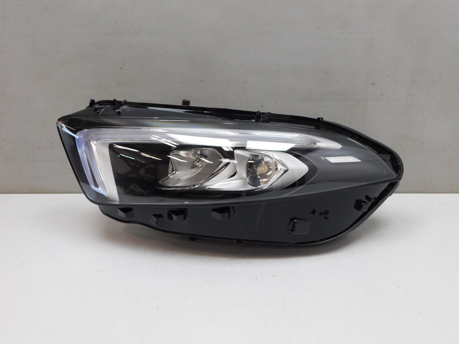 Фара левая Mercedes-Benz A-klasse  W177 2018>